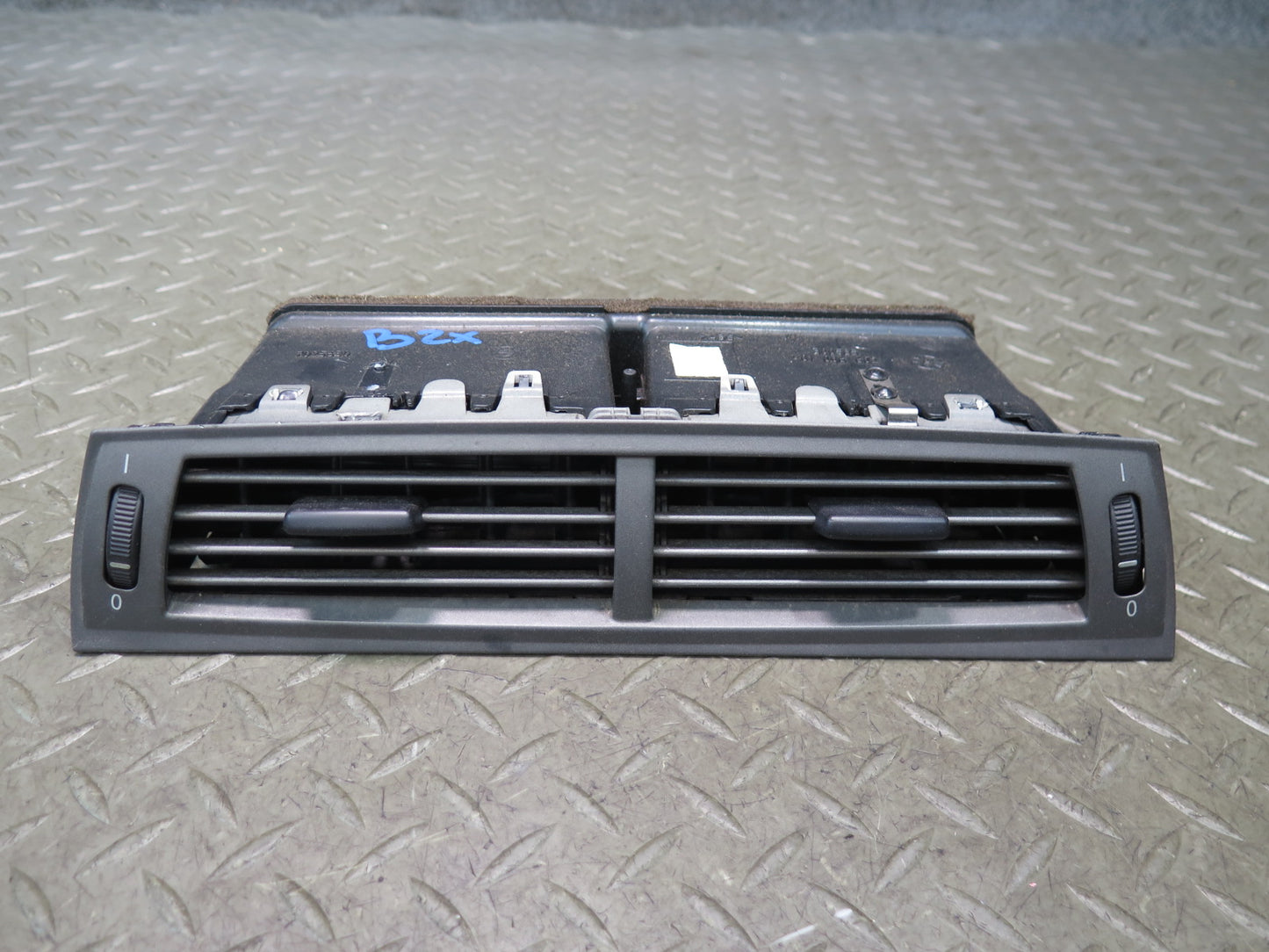 03-05 BMW E86 E85 Z4 Dash Center AC Heater Air Vent Black OEM