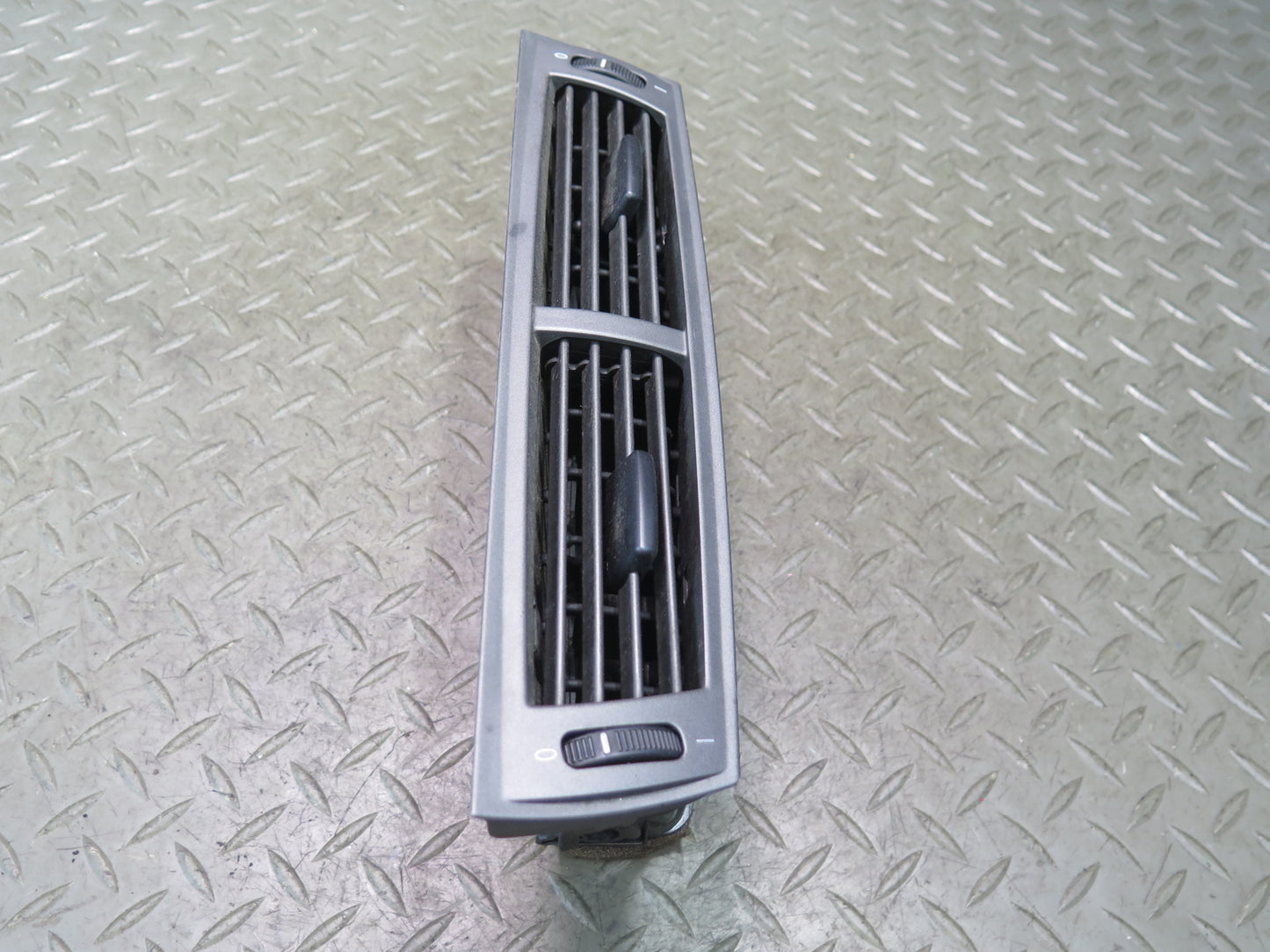 03-05 BMW E86 E85 Z4 Dash Center AC Heater Air Vent Black OEM