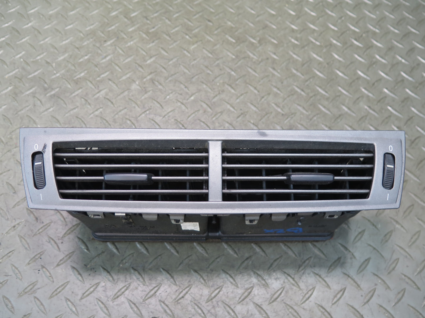 03-05 BMW E86 E85 Z4 Dash Center AC Heater Air Vent Black OEM