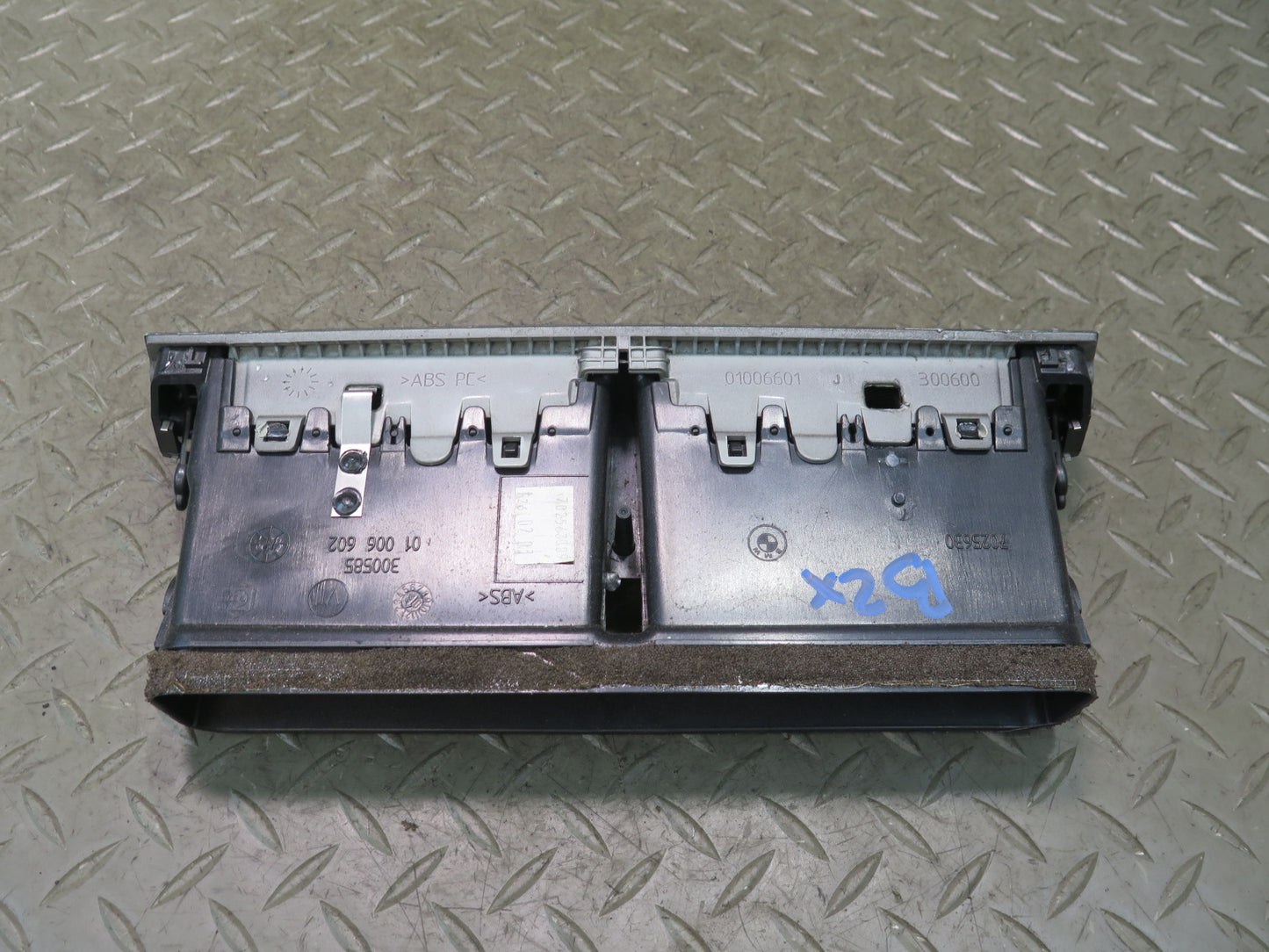 03-05 BMW E86 E85 Z4 Dash Center AC Heater Air Vent Black OEM