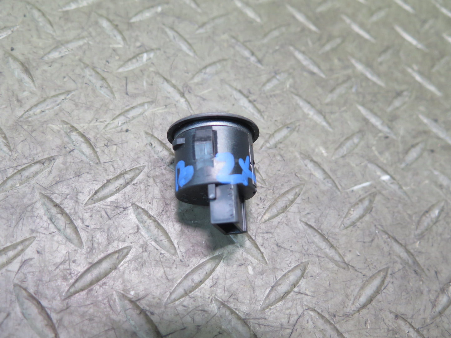 03-04 BMW E86 E85 Z4 Sport Switch Button 6915010 OEM