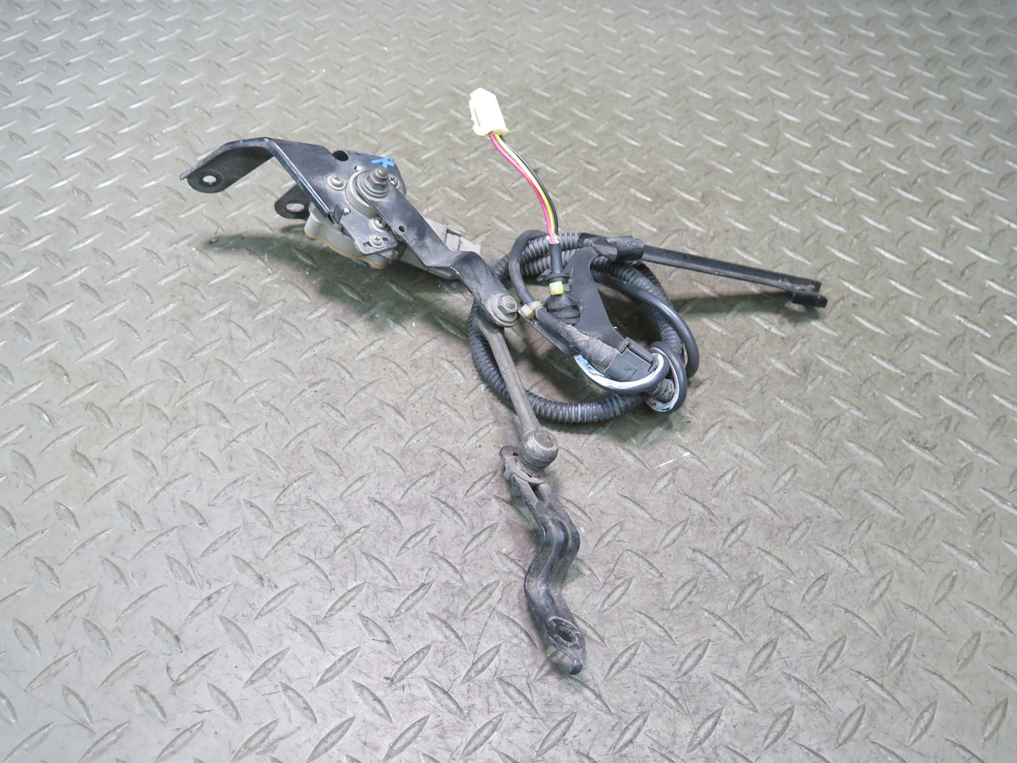 02-10 Lexus UZZ40L SC430 Rear Suspension Height Level Sensor OEM