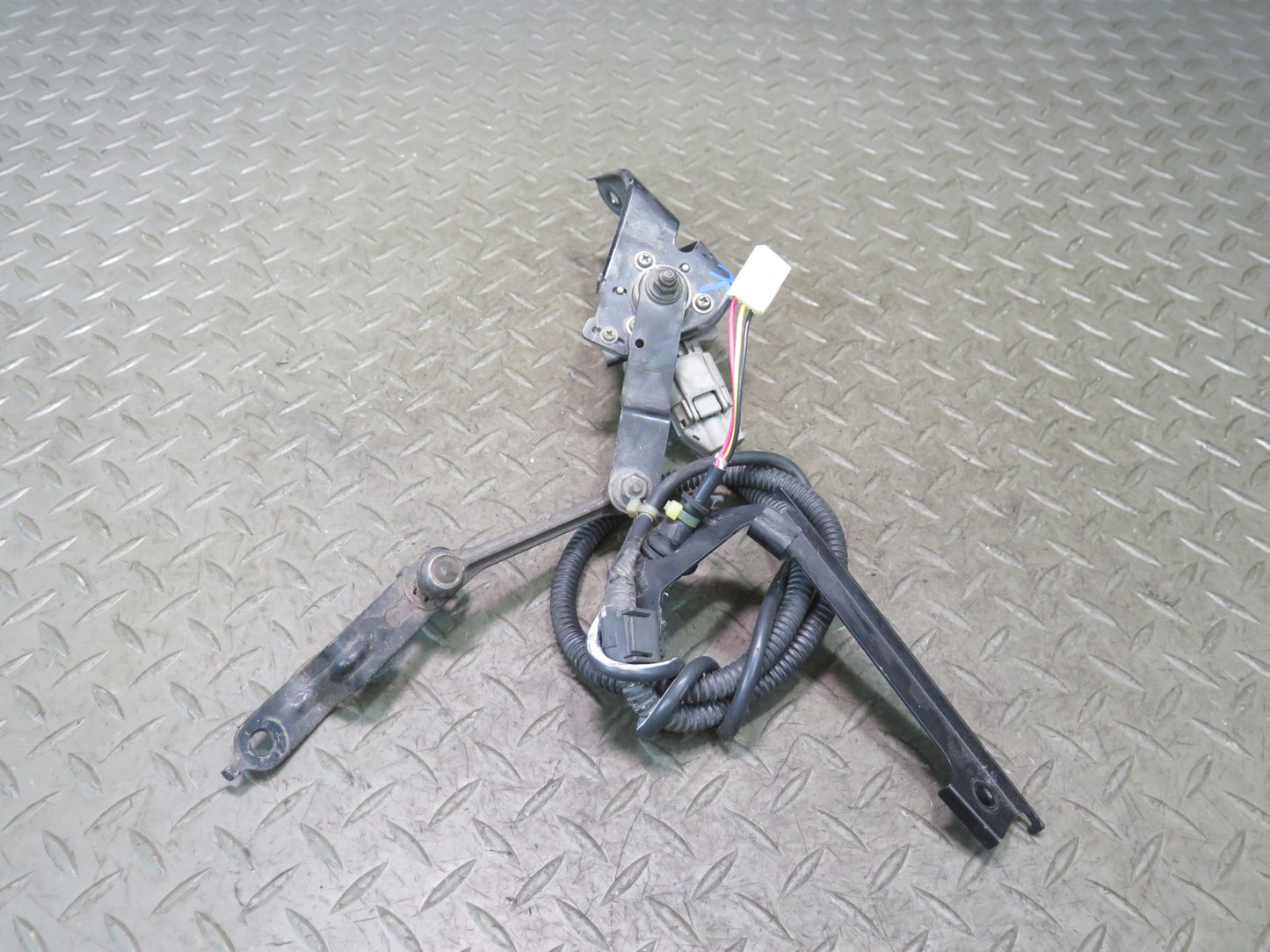 02-10 Lexus UZZ40L SC430 Rear Suspension Height Level Sensor OEM