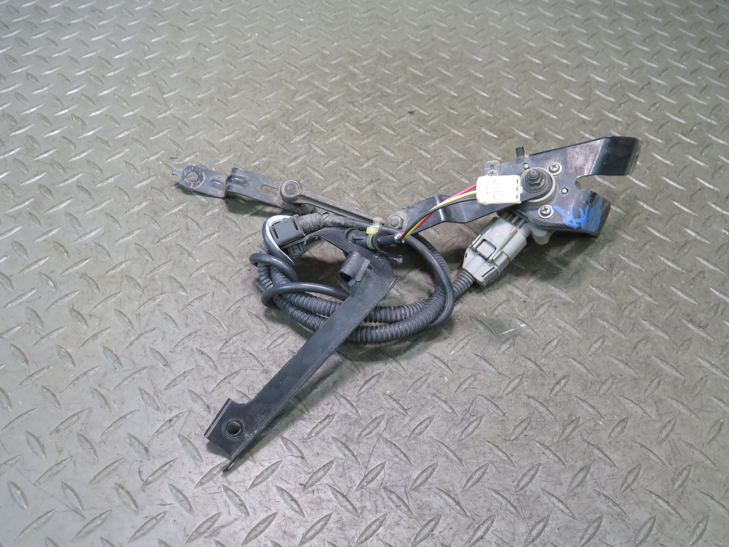 02-10 Lexus UZZ40L SC430 Rear Suspension Height Level Sensor OEM