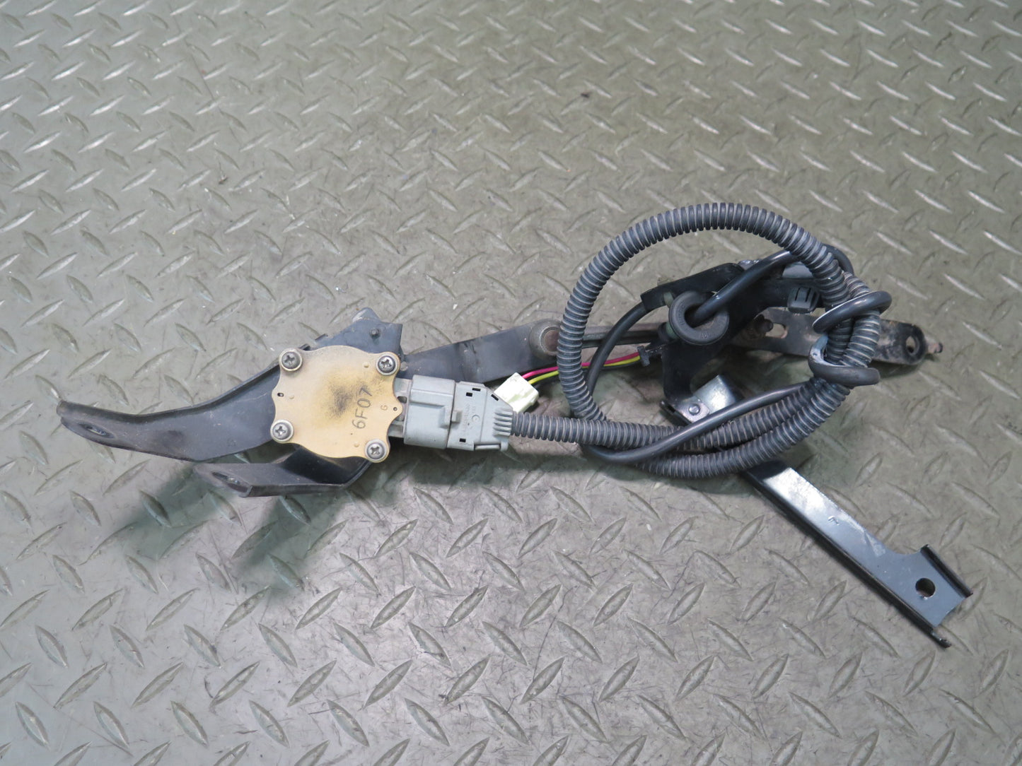 02-10 Lexus UZZ40L SC430 Rear Suspension Height Level Sensor OEM