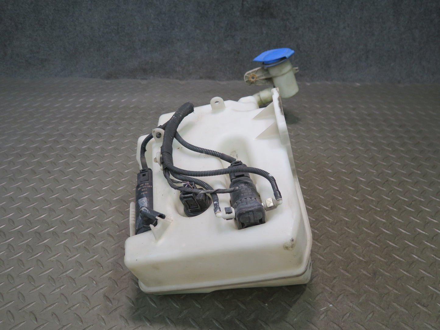 06-09 VW Golf MK5 R32 Windshield Washer Fluid Reservoir Tank w Pumps OEM
