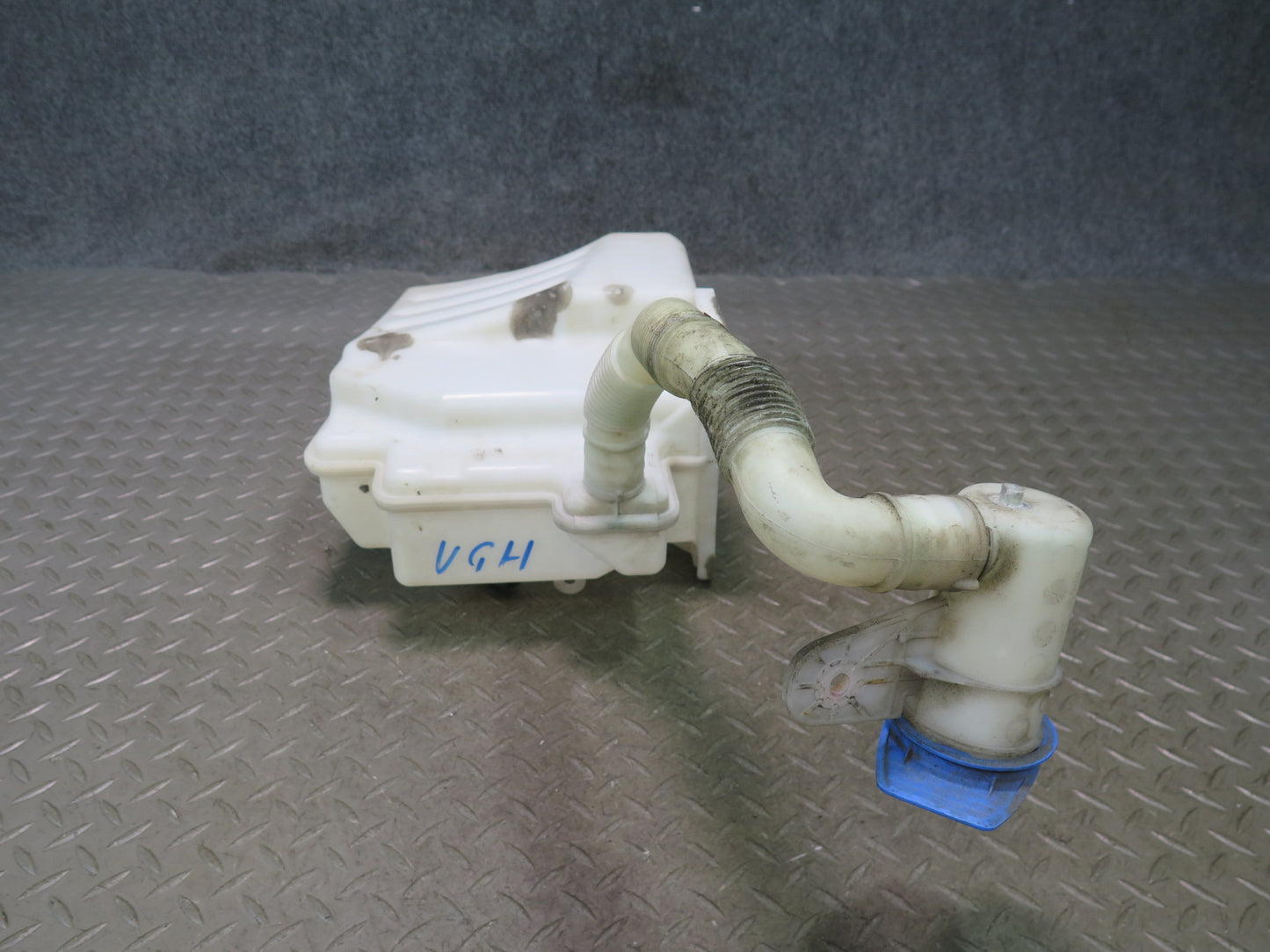 06-09 VW Golf MK5 R32 Windshield Washer Fluid Reservoir Tank w Pumps OEM