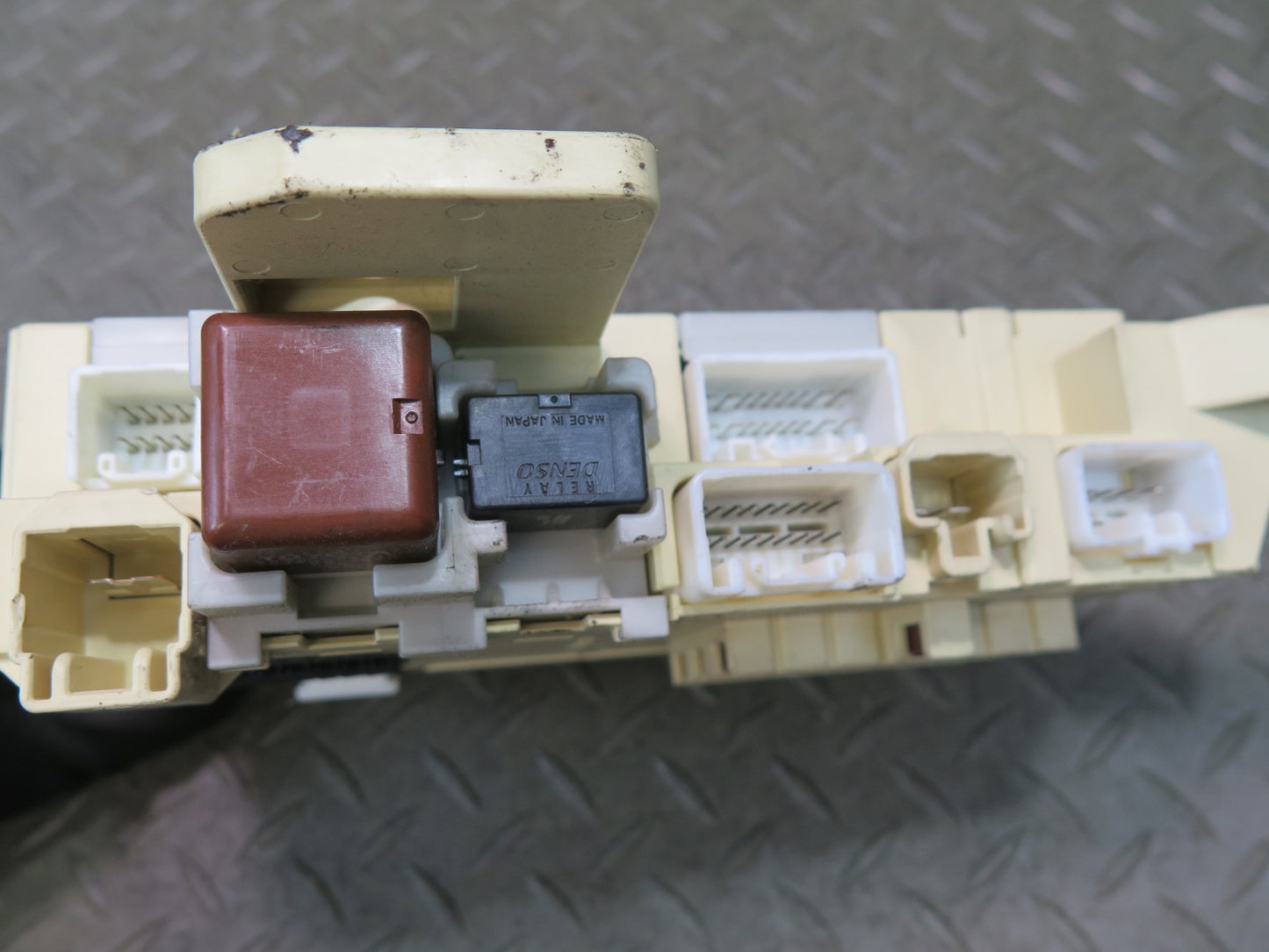 06-10 Lexus UZZ40L SC430 Front Right Dashboard Fuse Box Module 82730-24031 OEM