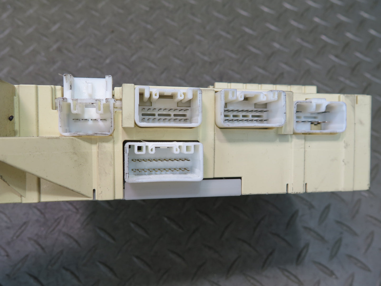 06-10 Lexus UZZ40L SC430 Front Right Dashboard Fuse Box Module 82730-24031 OEM