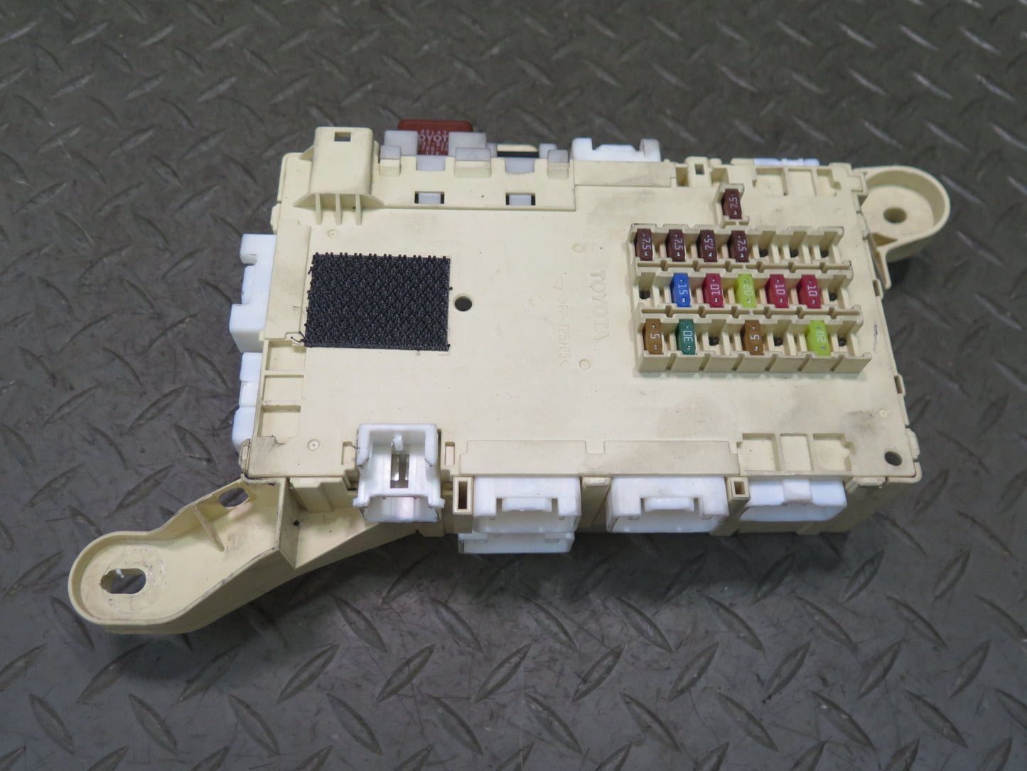 06-10 Lexus UZZ40L SC430 Front Right Dashboard Fuse Box Module 82730-24031 OEM