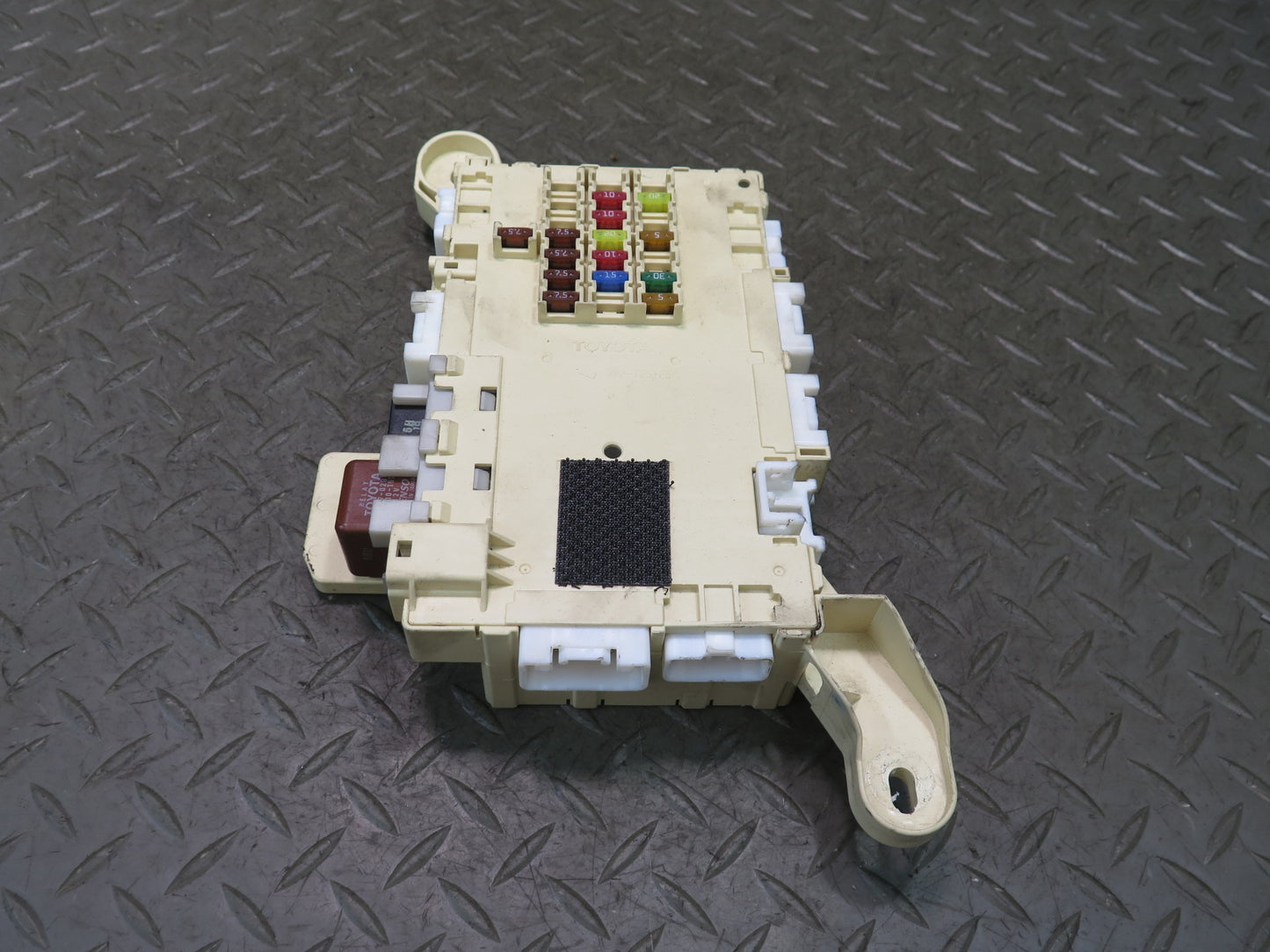 06-10 Lexus UZZ40L SC430 Front Right Dashboard Fuse Box Module 82730-24031 OEM