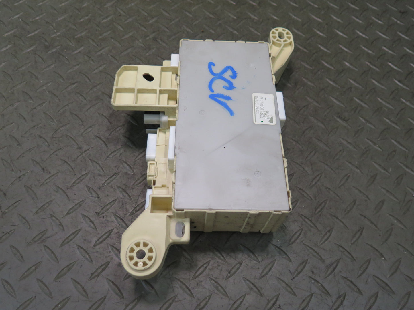 06-10 Lexus UZZ40L SC430 Front Right Dashboard Fuse Box Module 82730-24031 OEM