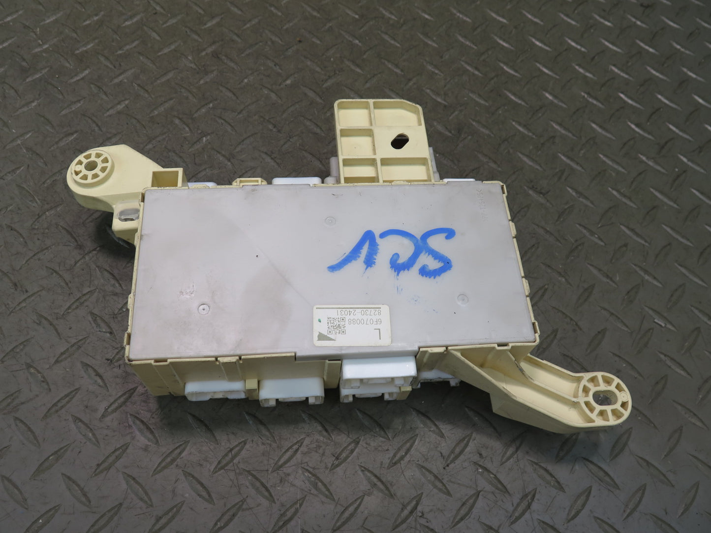 06-10 Lexus UZZ40L SC430 Front Right Dashboard Fuse Box Module 82730-24031 OEM