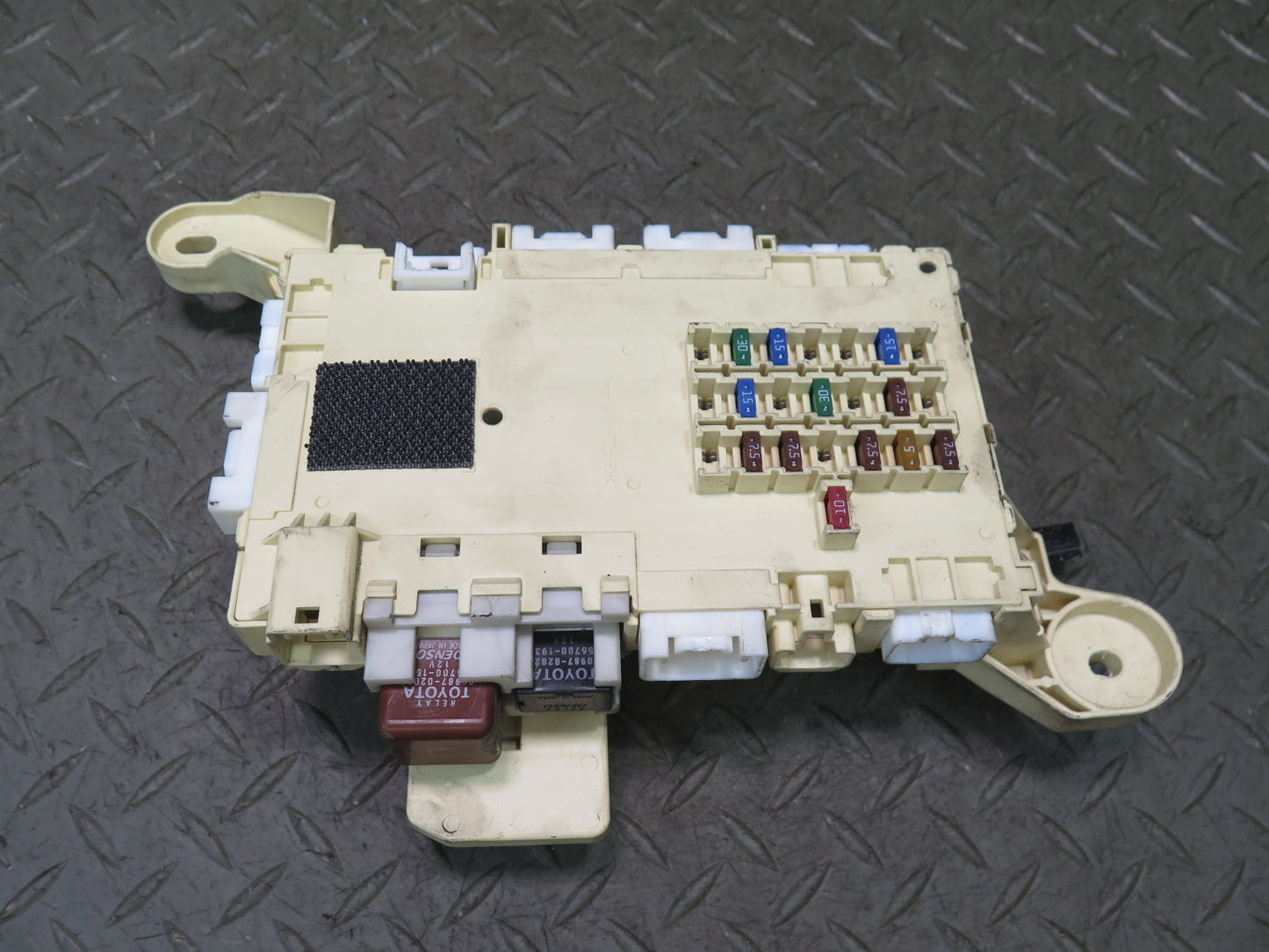 06-10 Lexus UZZ40L SC430 Front Left Dashboard Fuse Box Module 82730-24013 OEM