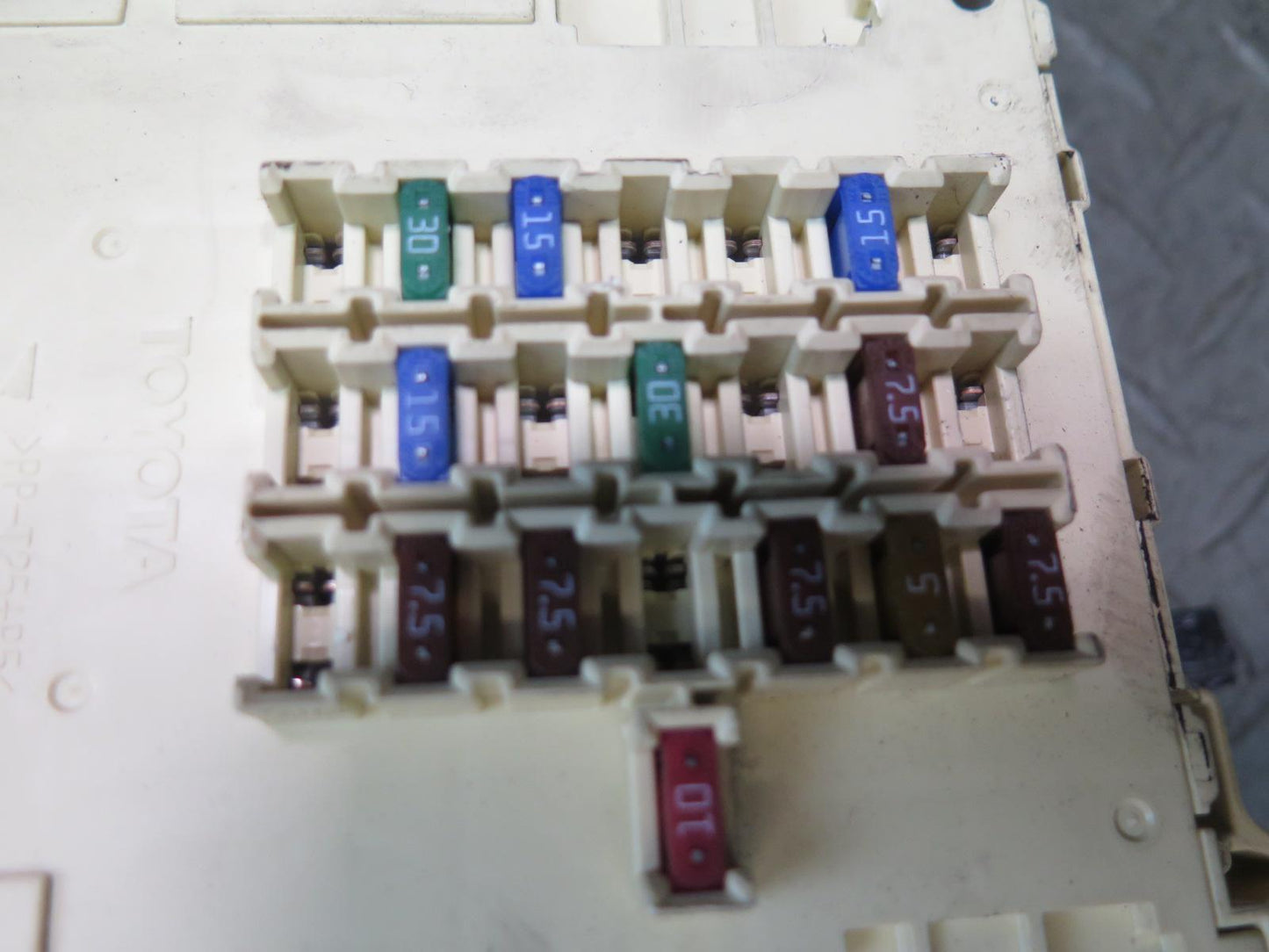 06-10 Lexus UZZ40L SC430 Front Left Dashboard Fuse Box Module 82730-24013 OEM