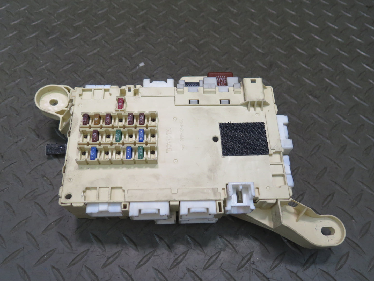 06-10 Lexus UZZ40L SC430 Front Left Dashboard Fuse Box Module 82730-24013 OEM
