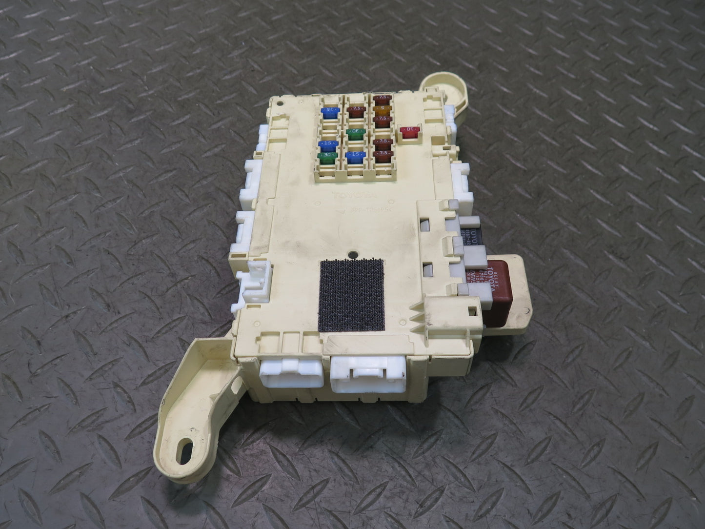 06-10 Lexus UZZ40L SC430 Front Left Dashboard Fuse Box Module 82730-24013 OEM