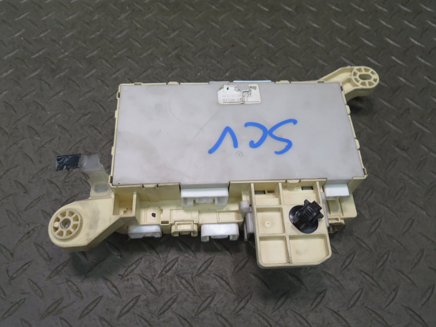 06-10 Lexus UZZ40L SC430 Front Left Dashboard Fuse Box Module 82730-24013 OEM