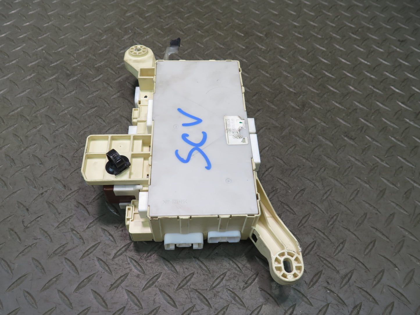 06-10 Lexus UZZ40L SC430 Front Left Dashboard Fuse Box Module 82730-24013 OEM