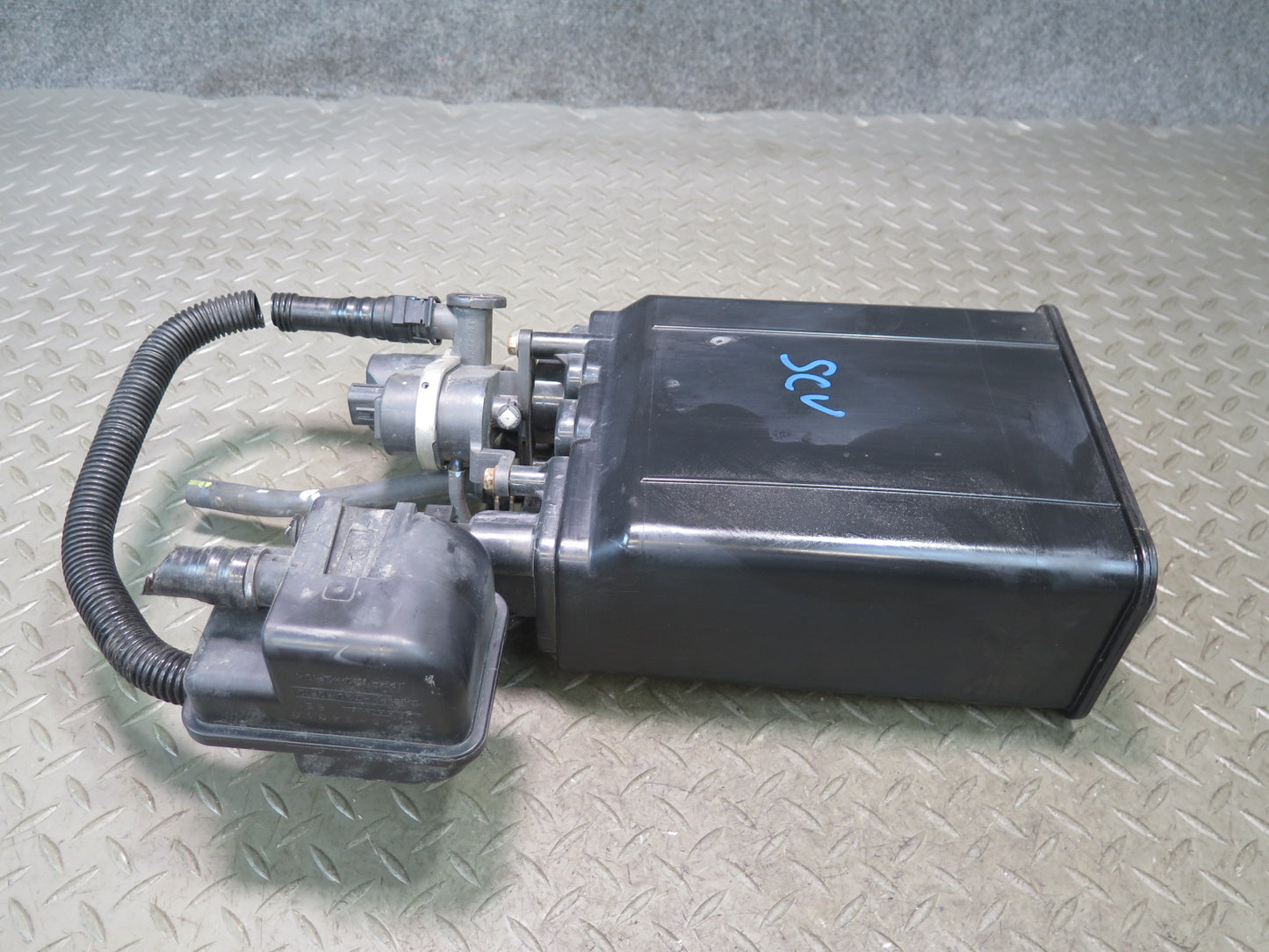 06-10 Lexus UZZ40L SC430 Fuel Evap Vapor Charcoal Canister 75K 77740-24090 OEM