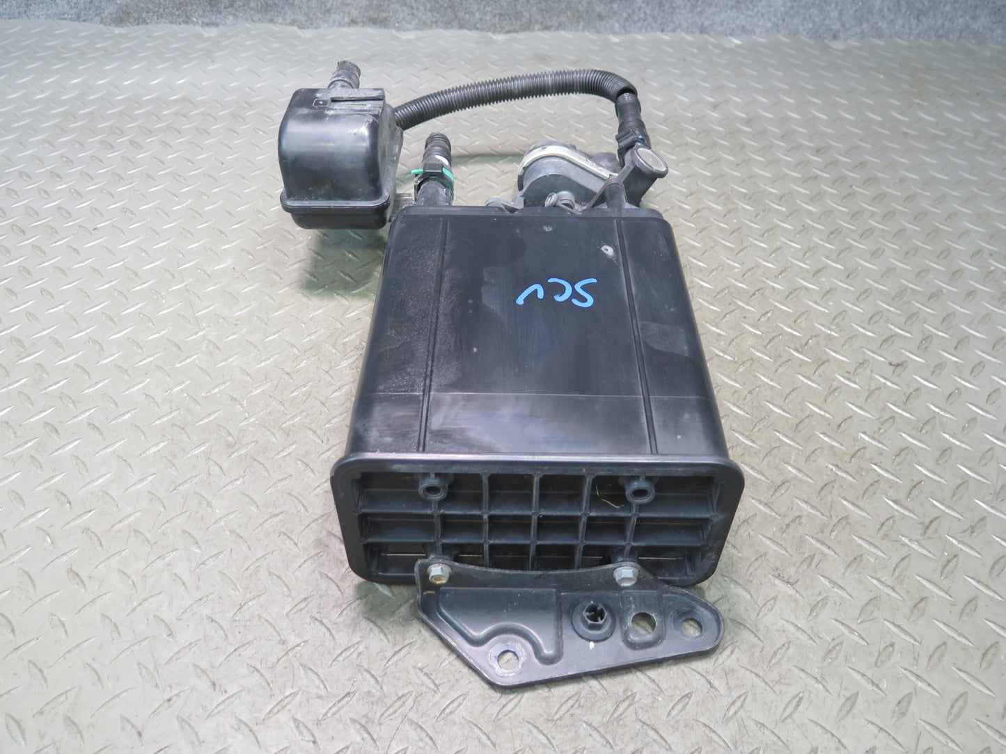 06-10 Lexus UZZ40L SC430 Fuel Evap Vapor Charcoal Canister 75K 77740-24090 OEM