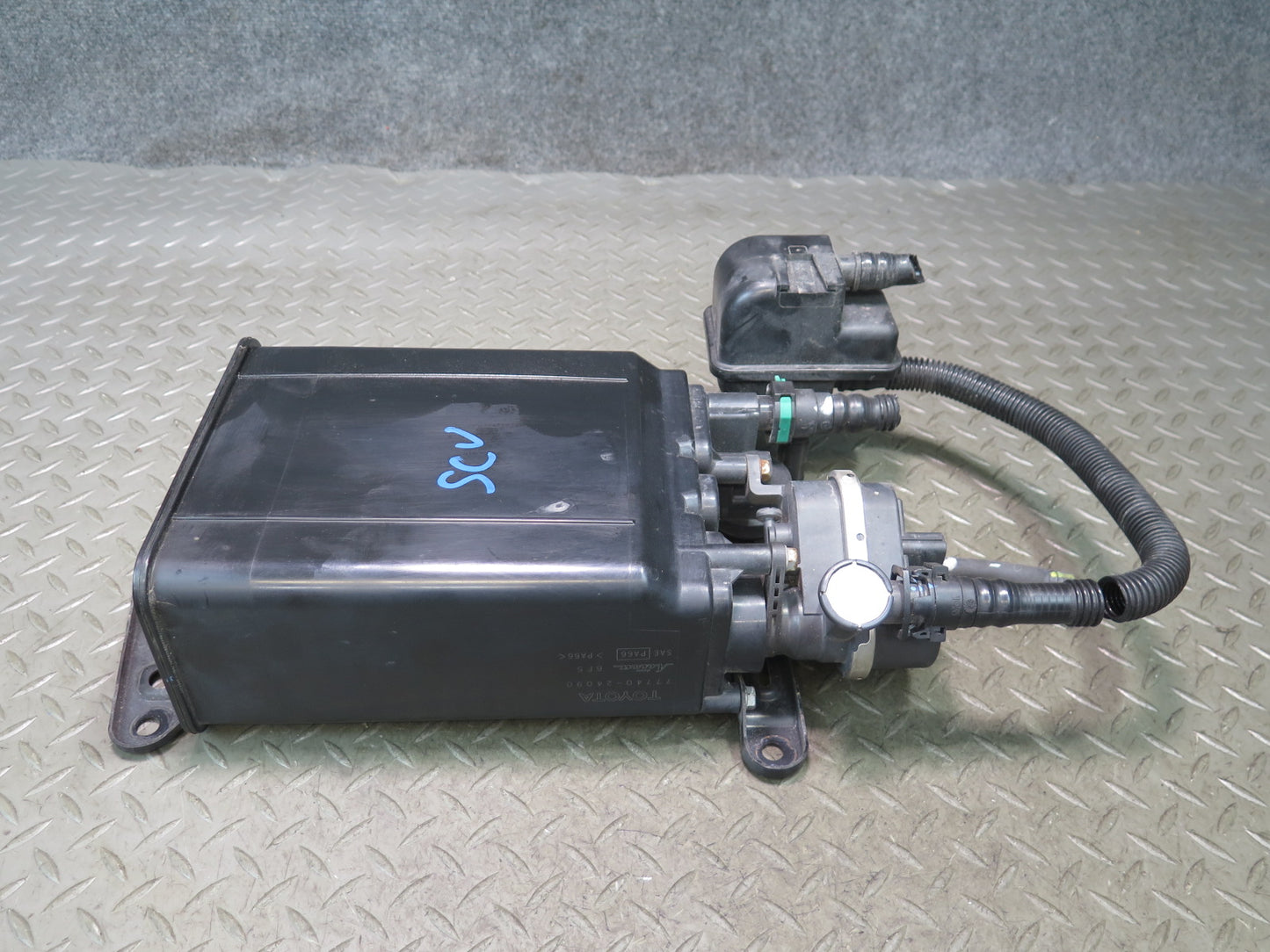 06-10 Lexus UZZ40L SC430 Fuel Evap Vapor Charcoal Canister 75K 77740-24090 OEM
