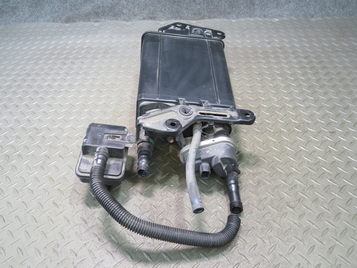 06-10 Lexus UZZ40L SC430 Fuel Evap Vapor Charcoal Canister 75K 77740-24090 OEM