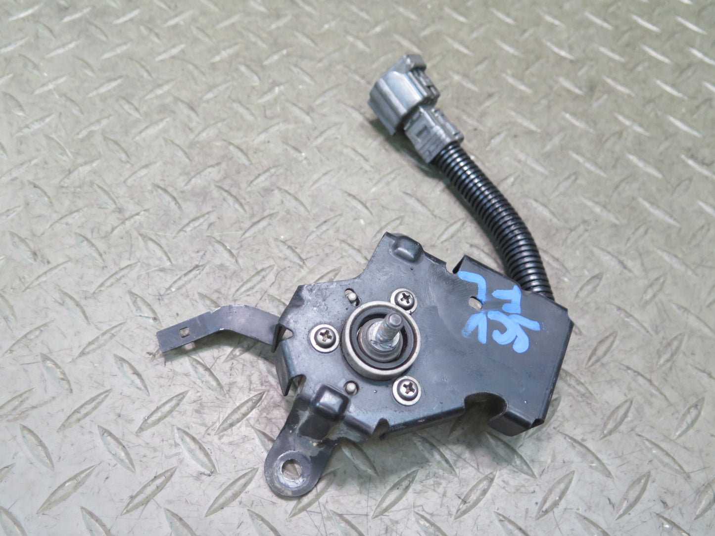 02-10 Lexus SC430 UZZ40L Front Left Suspension Headlight Height Level Sensor OEM