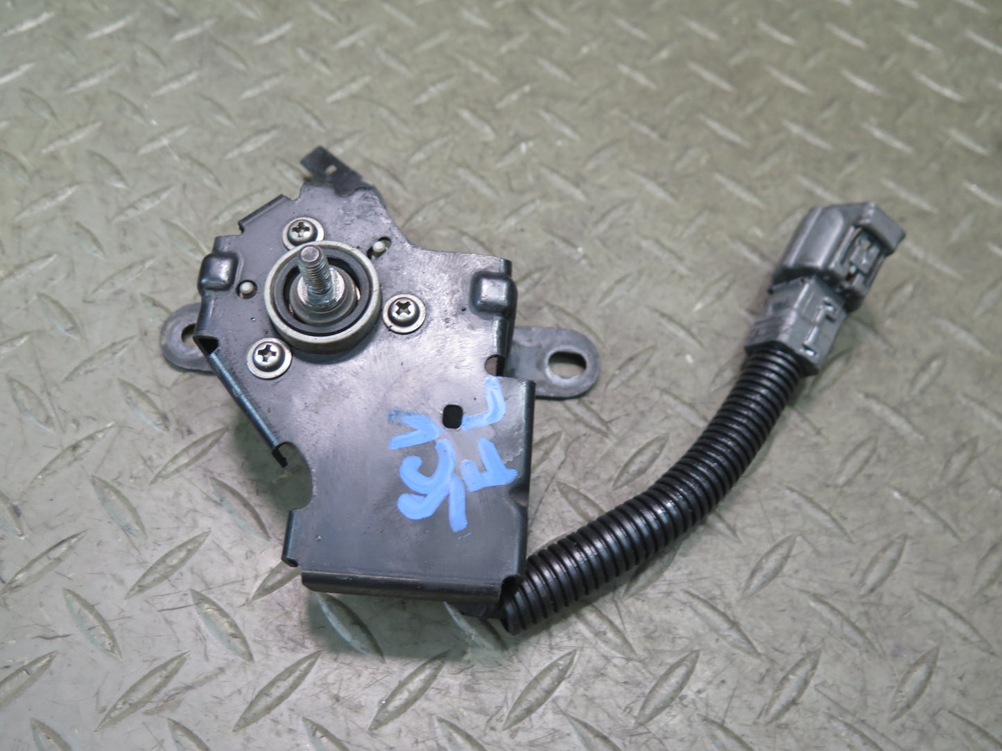 02-10 Lexus SC430 UZZ40L Front Left Suspension Headlight Height Level Sensor OEM