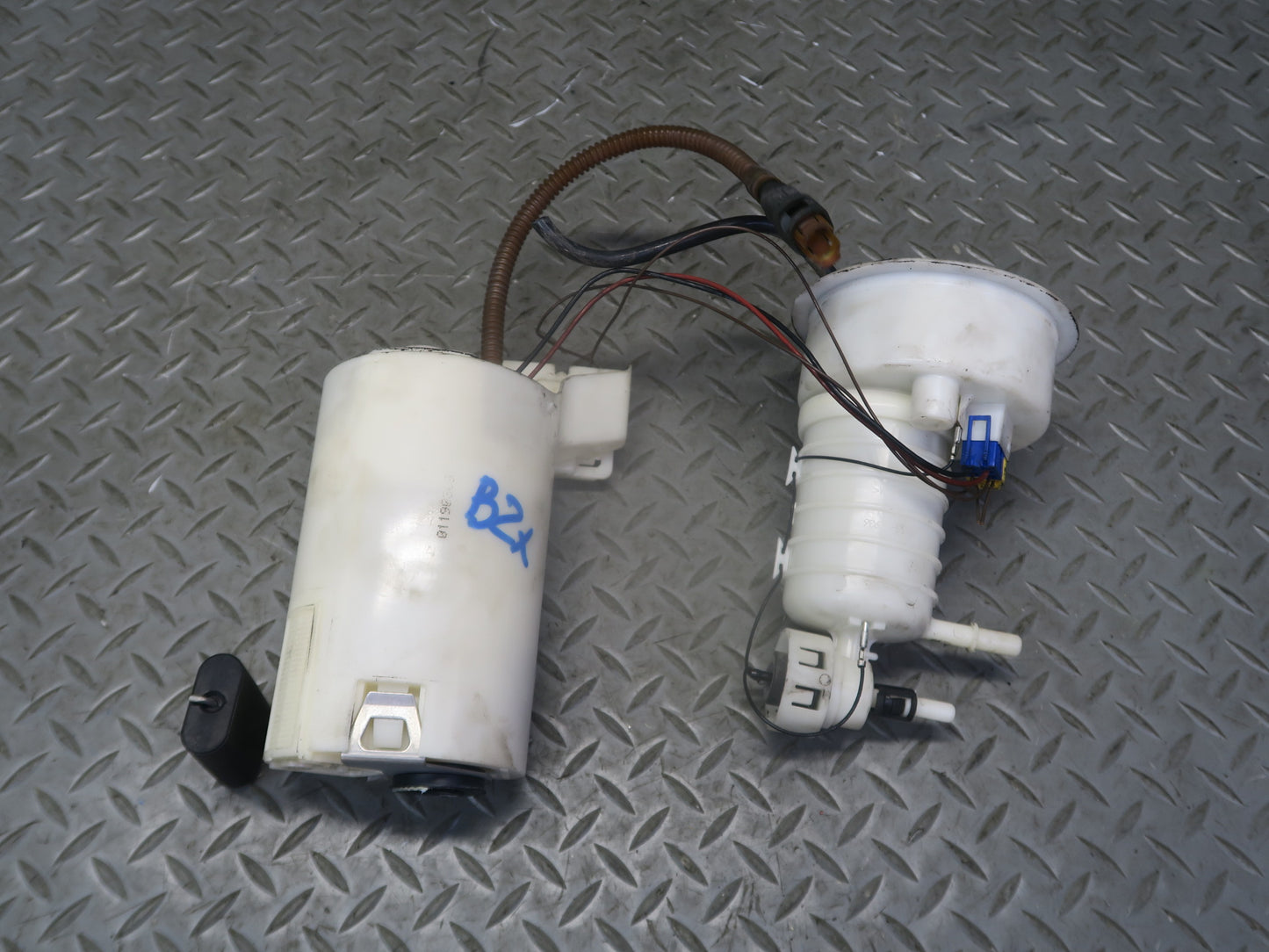 2003 BMW E85 Z4 M54 Fuel Pump Level Sensor w Fuel Pressure Regulator Set OEM