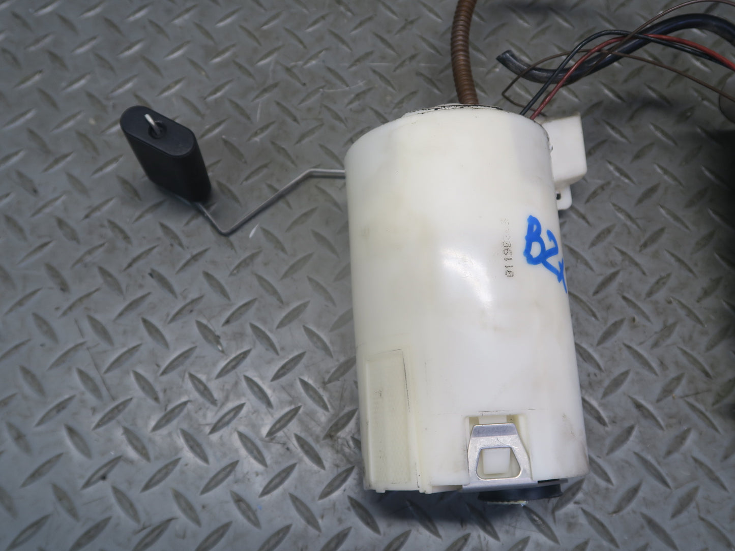 2003 BMW E85 Z4 M54 Fuel Pump Level Sensor w Fuel Pressure Regulator Set OEM