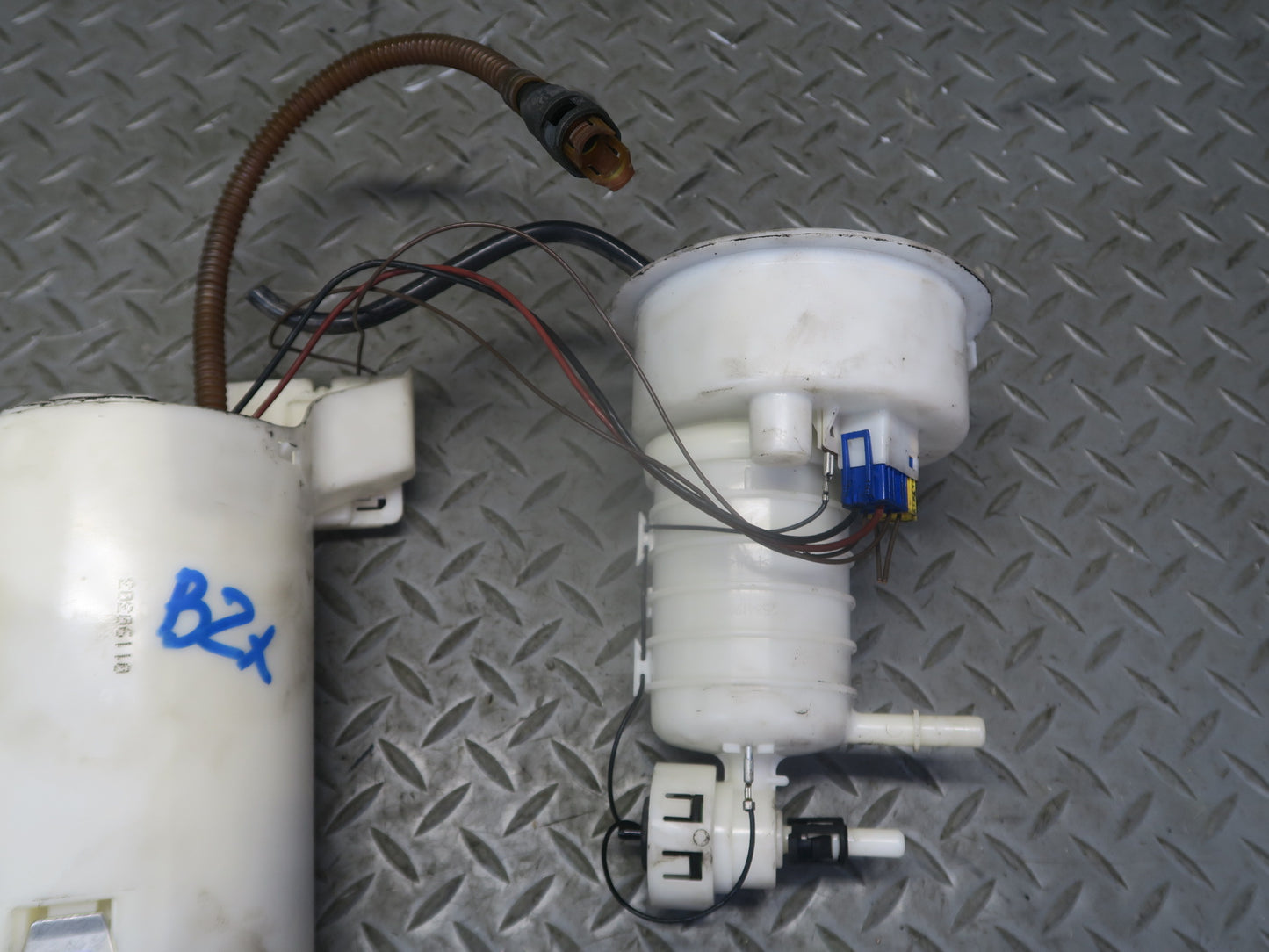 2003 BMW E85 Z4 M54 Fuel Pump Level Sensor w Fuel Pressure Regulator Set OEM