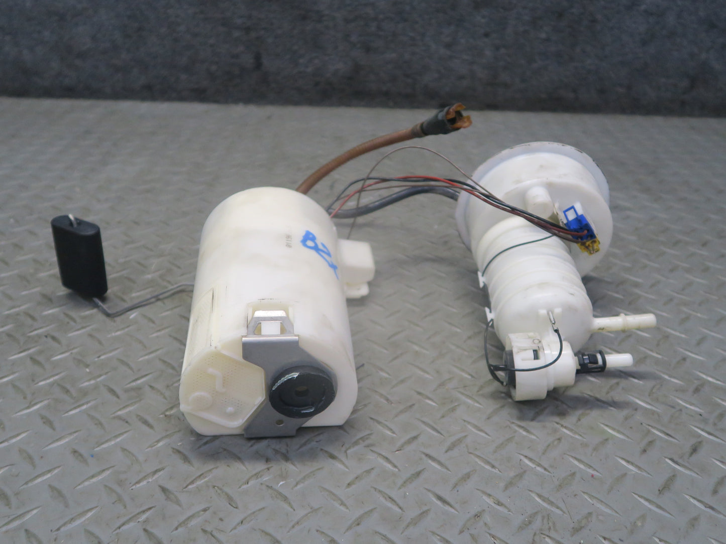 2003 BMW E85 Z4 M54 Fuel Pump Level Sensor w Fuel Pressure Regulator Set OEM