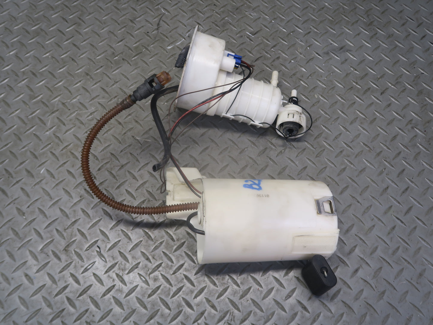 2003 BMW E85 Z4 M54 Fuel Pump Level Sensor w Fuel Pressure Regulator Set OEM