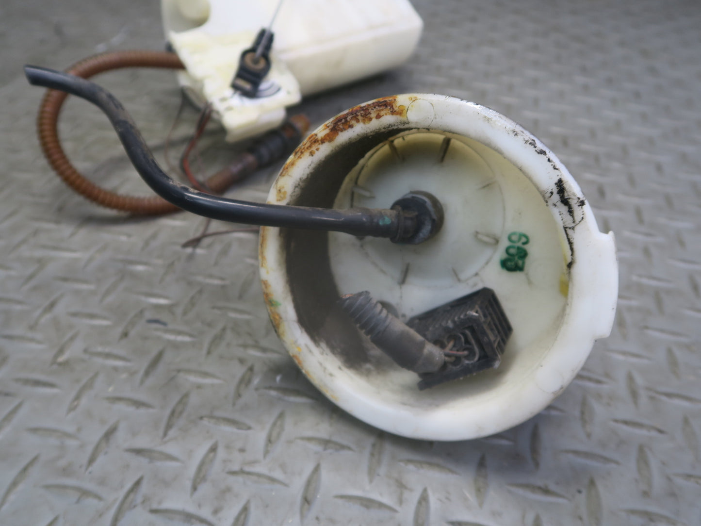 2003 BMW E85 Z4 M54 Fuel Pump Level Sensor w Fuel Pressure Regulator Set OEM