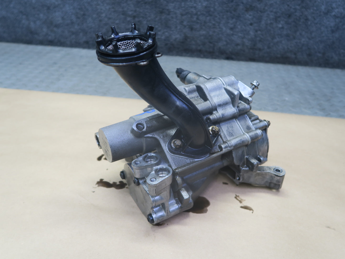 2008-2010 Porsche Cayenne 957 Turbo Engine Motor Oil Pump 94810701351