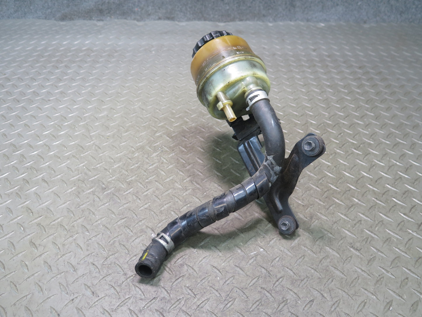 02-10 Lexus UZZ40L SC430 Power Steering Fluid Reservoir Tank OEM