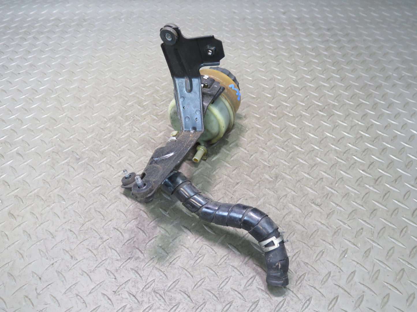 02-10 Lexus UZZ40L SC430 Power Steering Fluid Reservoir Tank OEM