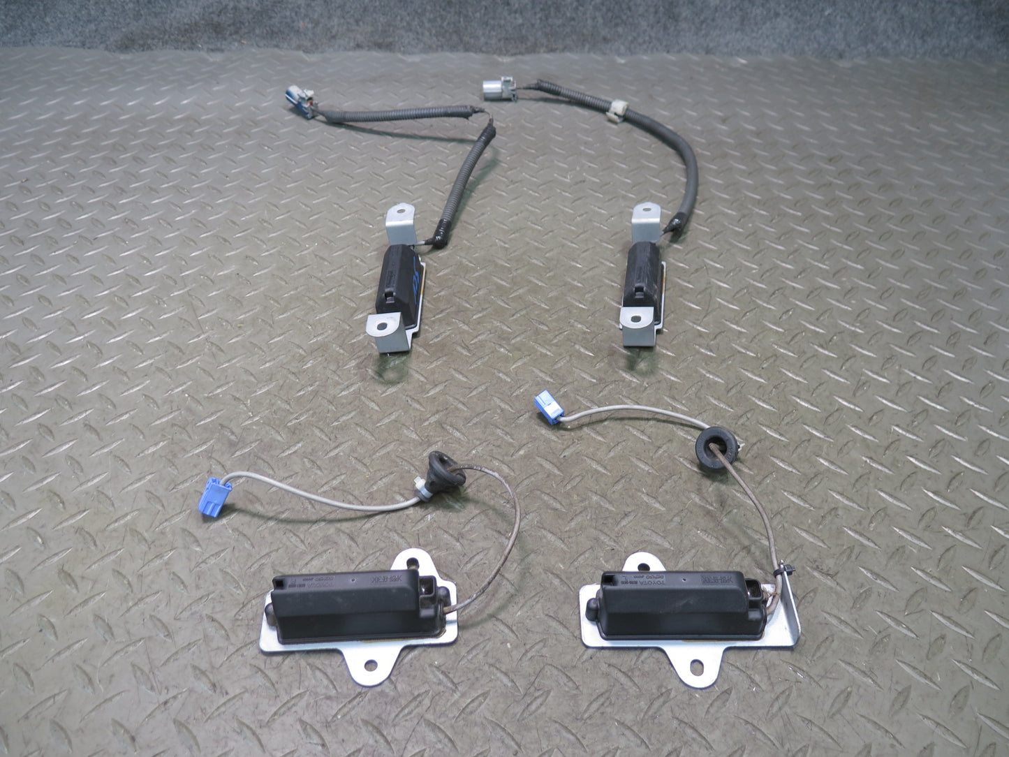 02-10 Lexus SC430 Set of 4 Front & Rear TPMS Tire Pressure Sensor Antenna OEM