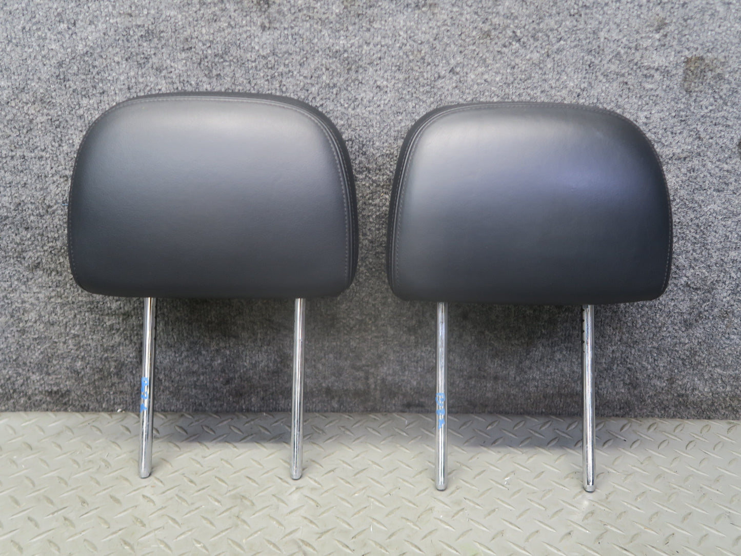 03-08 BMW E85 Z4 Set of 2 Front Left & Right Side Seat Leather Headrest OEM