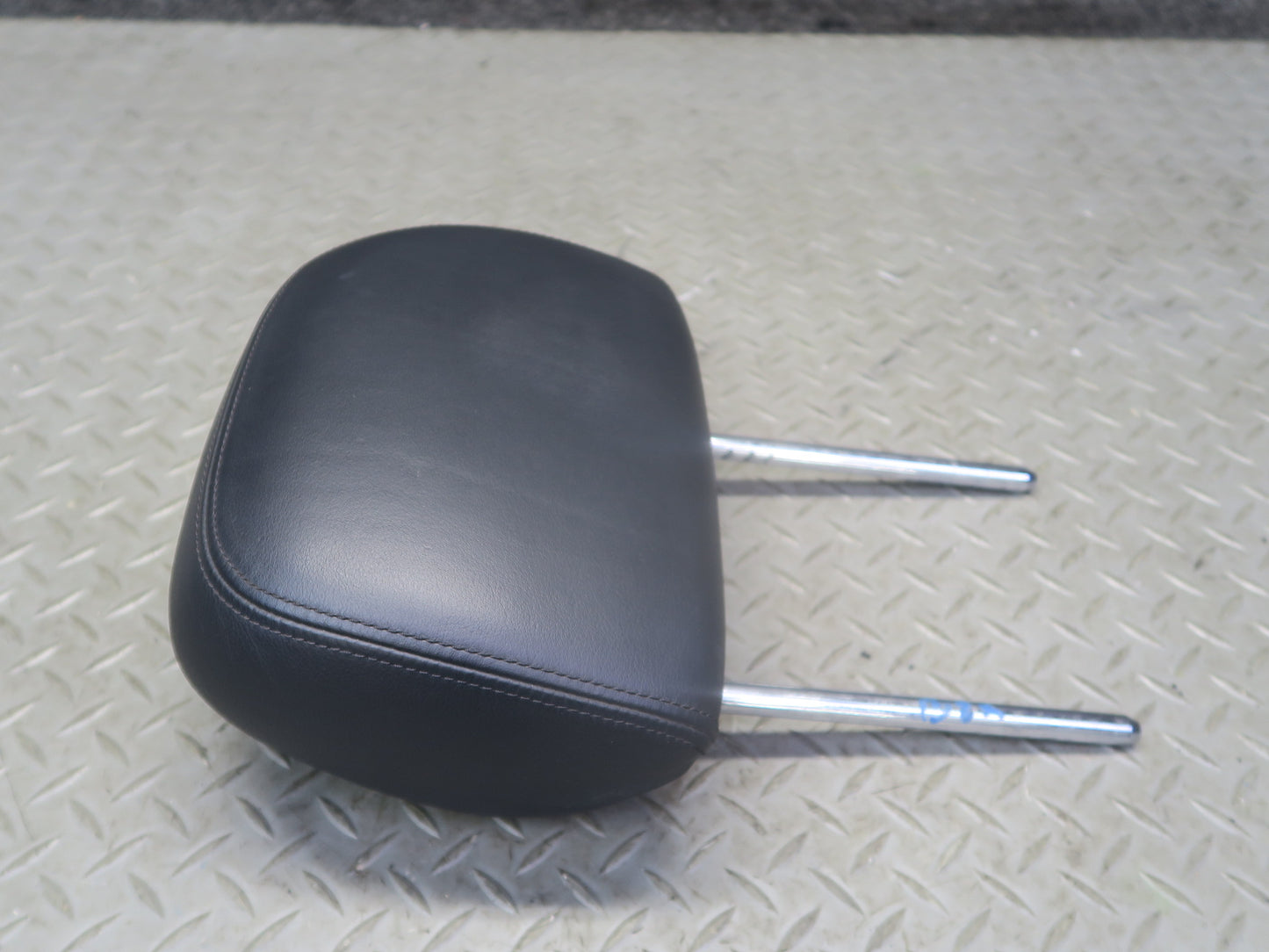 03-08 BMW E85 Z4 Set of 2 Front Left & Right Side Seat Leather Headrest OEM