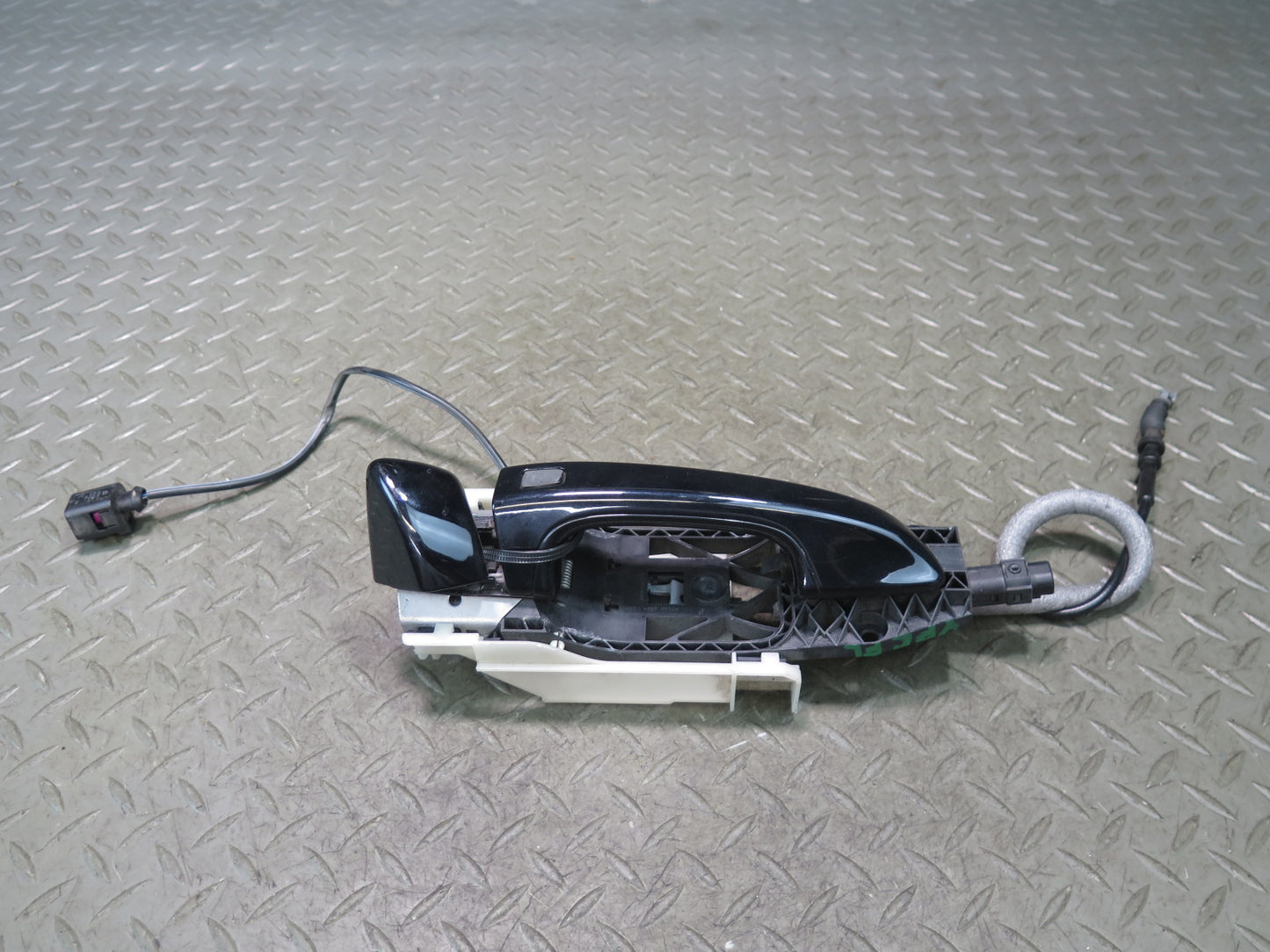 2011-2018 Porsche Cayenne 958 Front Left Exterior Door Handle w Keyless Entry