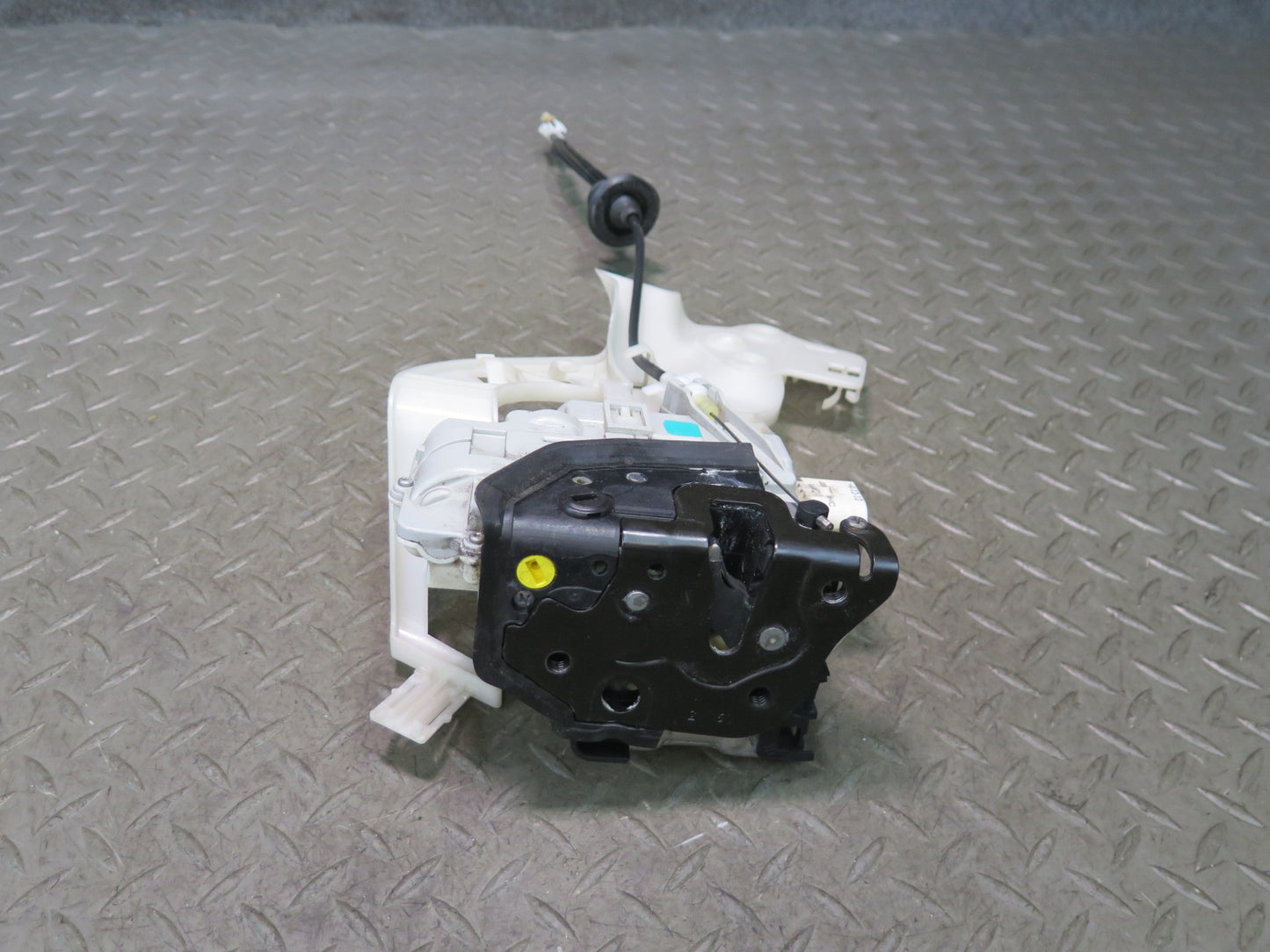 2011-2018 Porsche Cayenne 958 Rear Left Door Lock Latch Actuator 8K0839015A