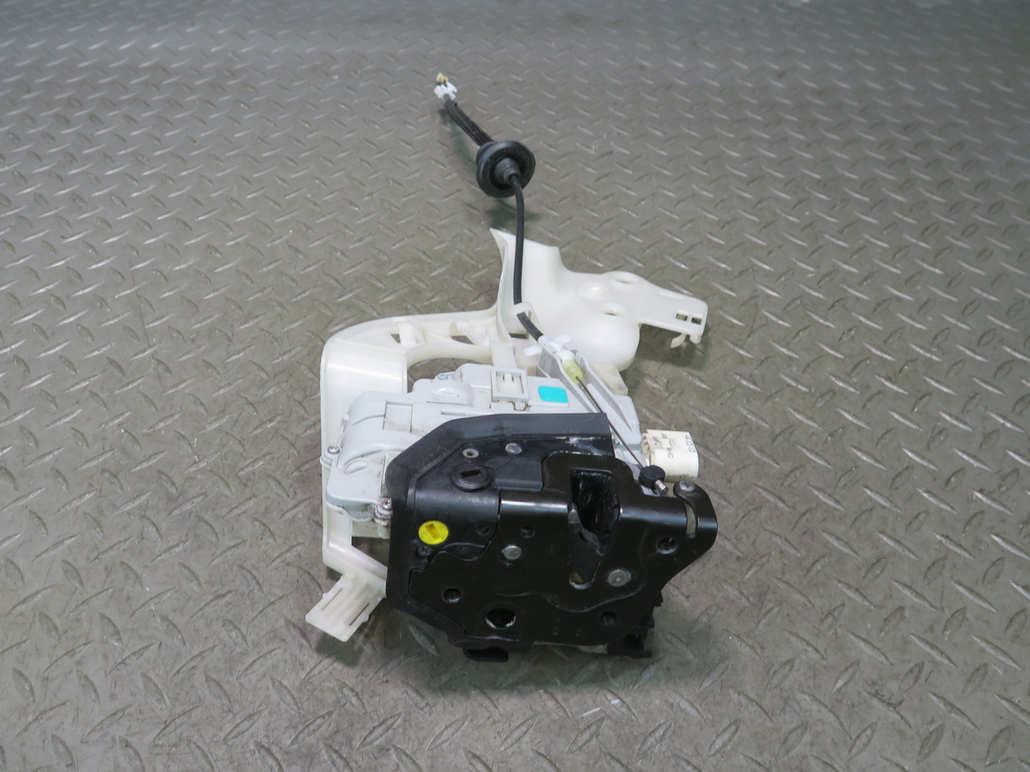 2011-2018 Porsche Cayenne 958 Rear Left Door Lock Latch Actuator 8K0839015A
