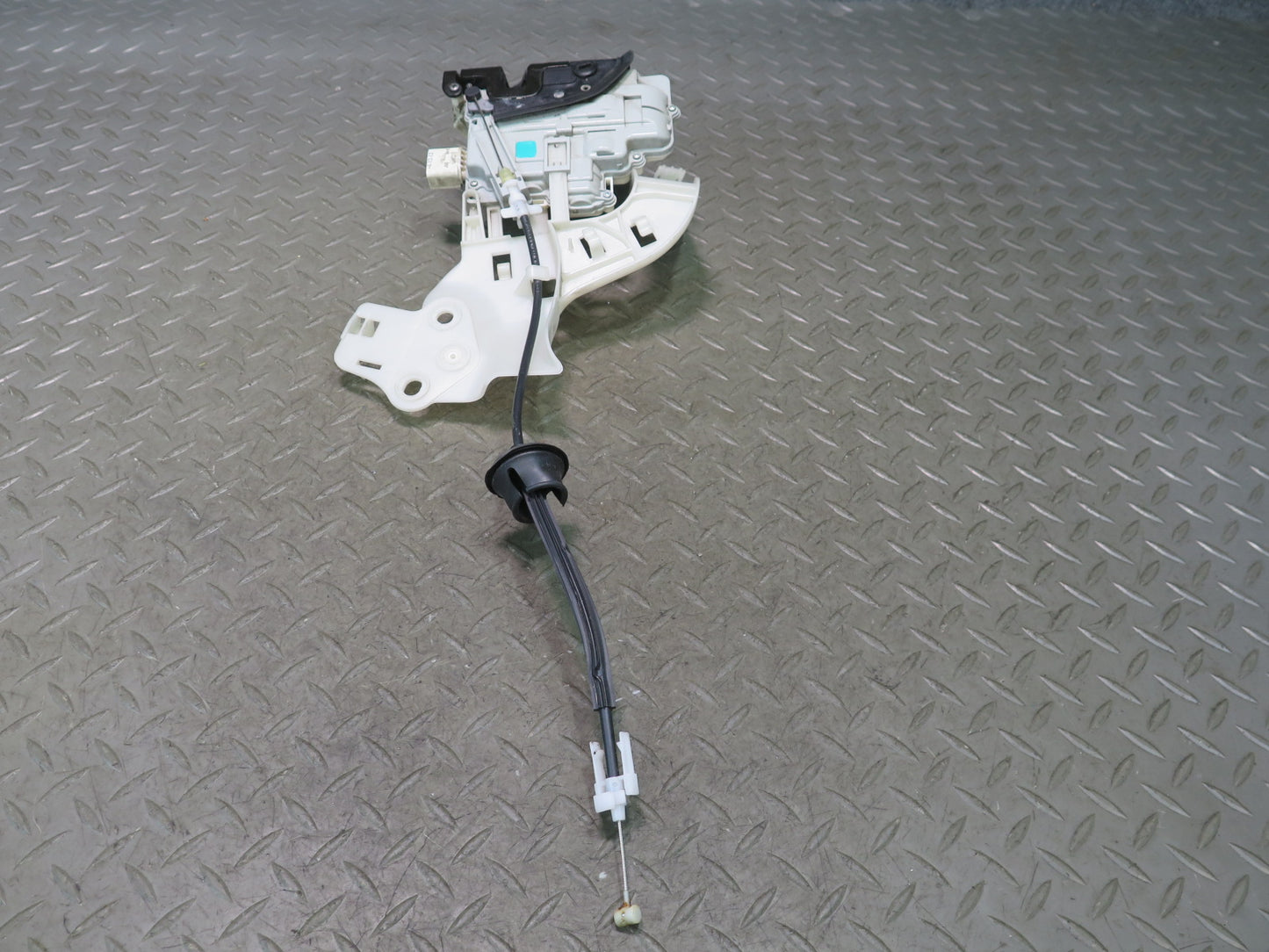 2011-2018 Porsche Cayenne 958 Rear Left Door Lock Latch Actuator 8K0839015A