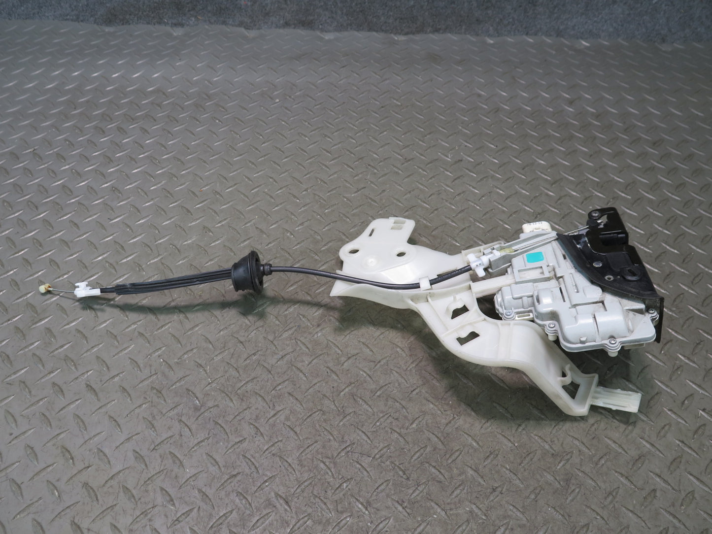 2011-2018 Porsche Cayenne 958 Rear Left Door Lock Latch Actuator 8K0839015A