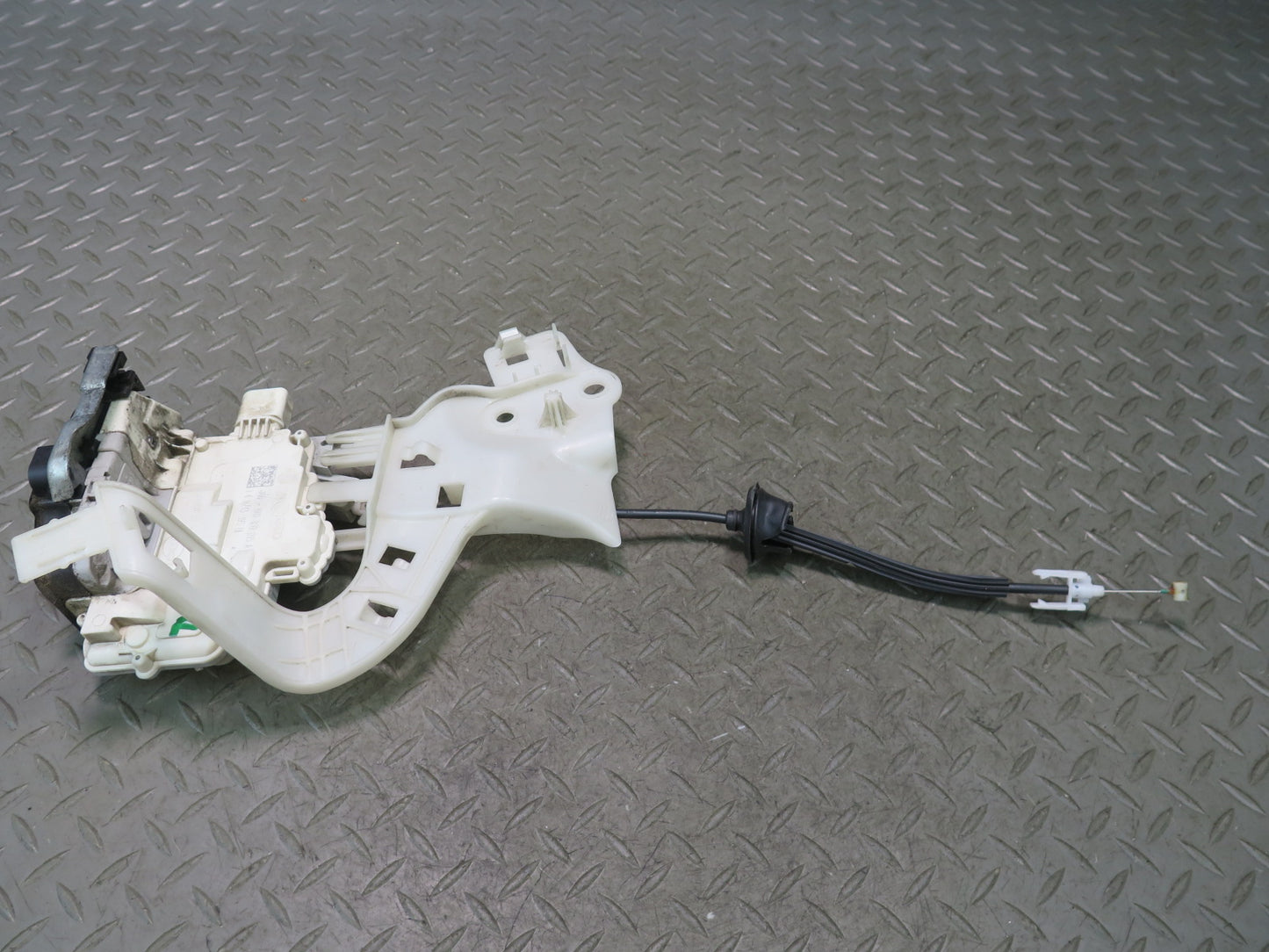 2011-2018 Porsche Cayenne 958 Rear Left Door Lock Latch Actuator 8K0839015A