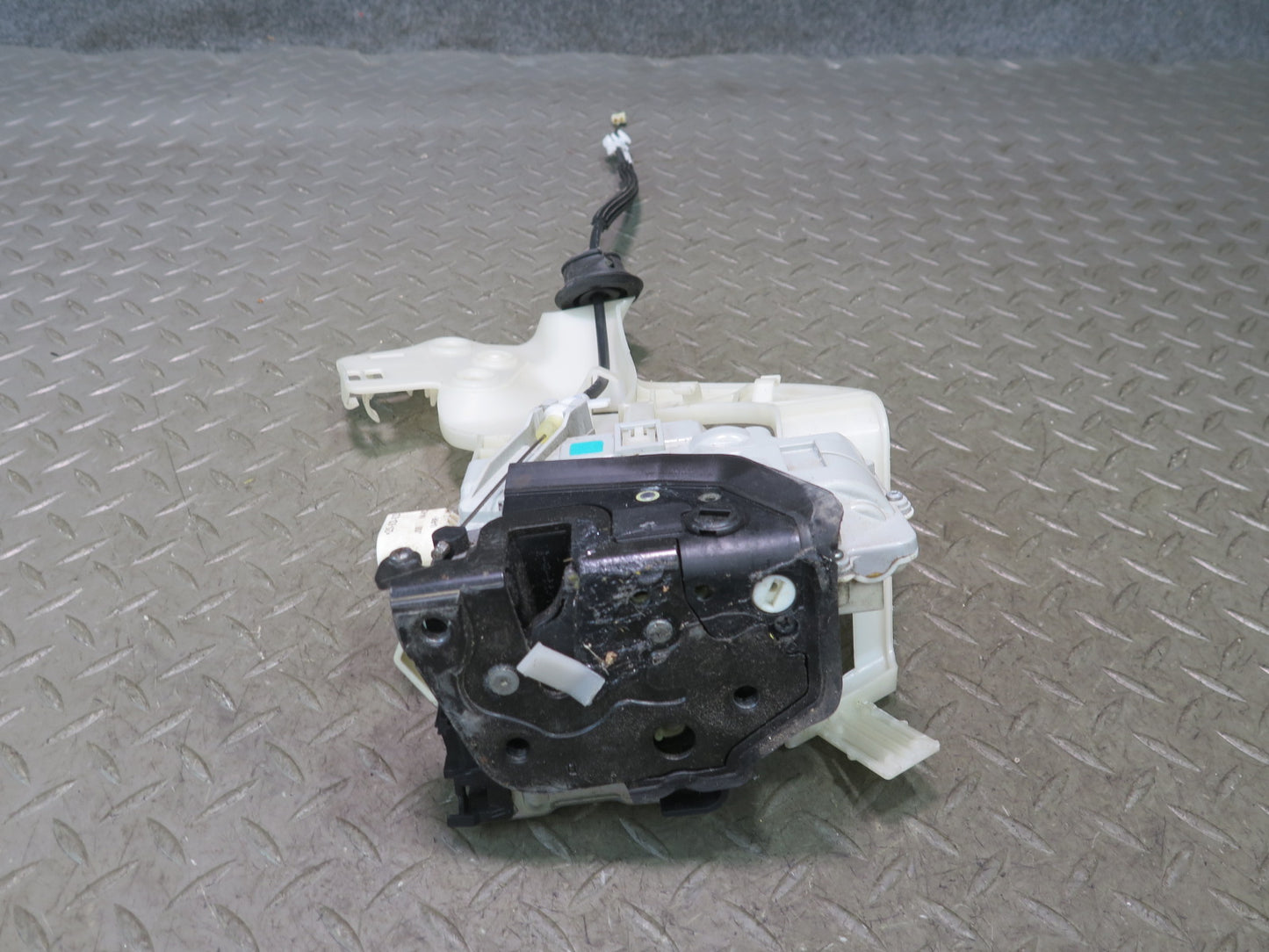 2011-2018 Porsche Cayenne 958 Rear Right Door Lock Latch Actuator 8K0839016A