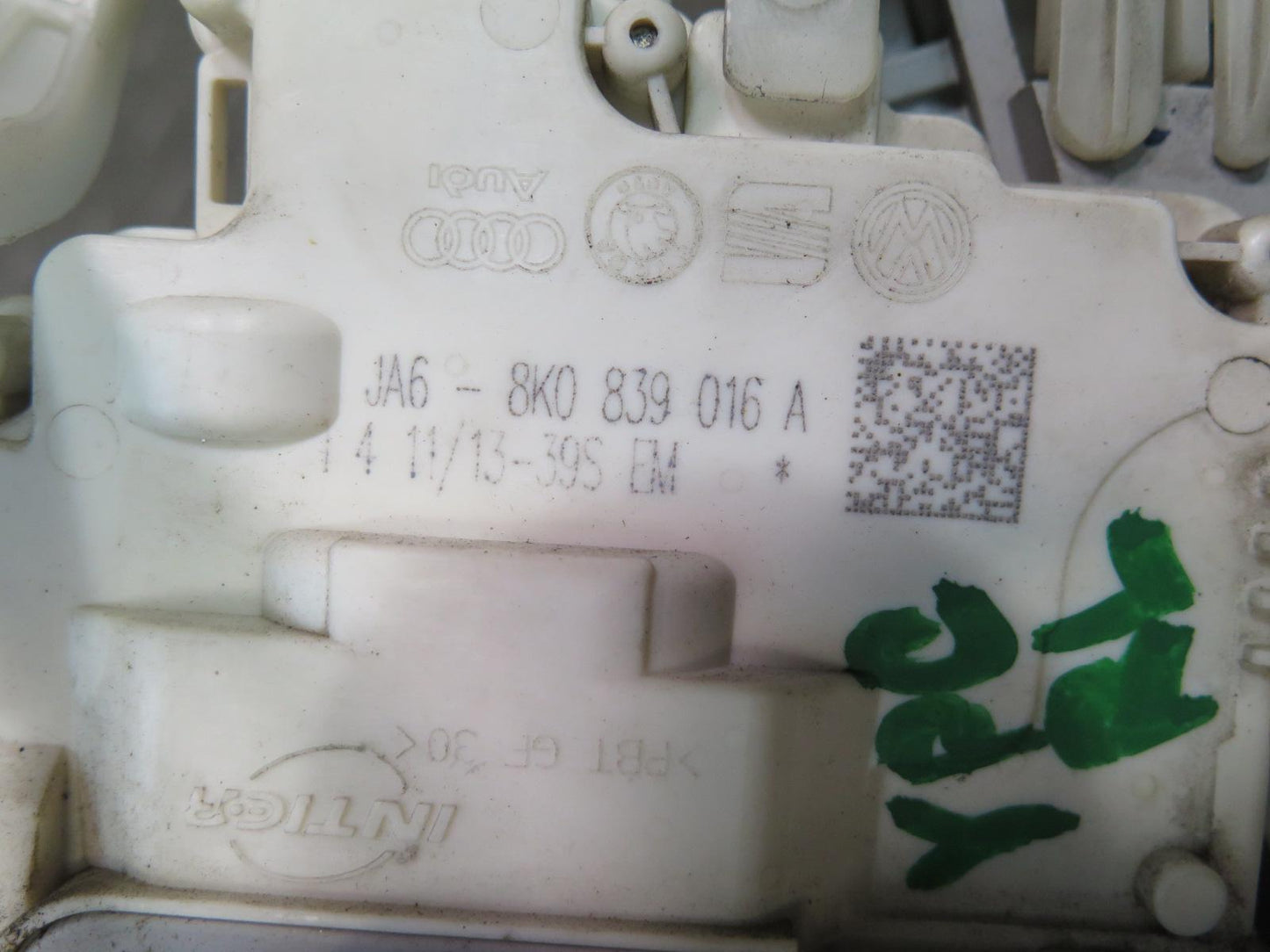 2011-2018 Porsche Cayenne 958 Rear Right Door Lock Latch Actuator 8K0839016A
