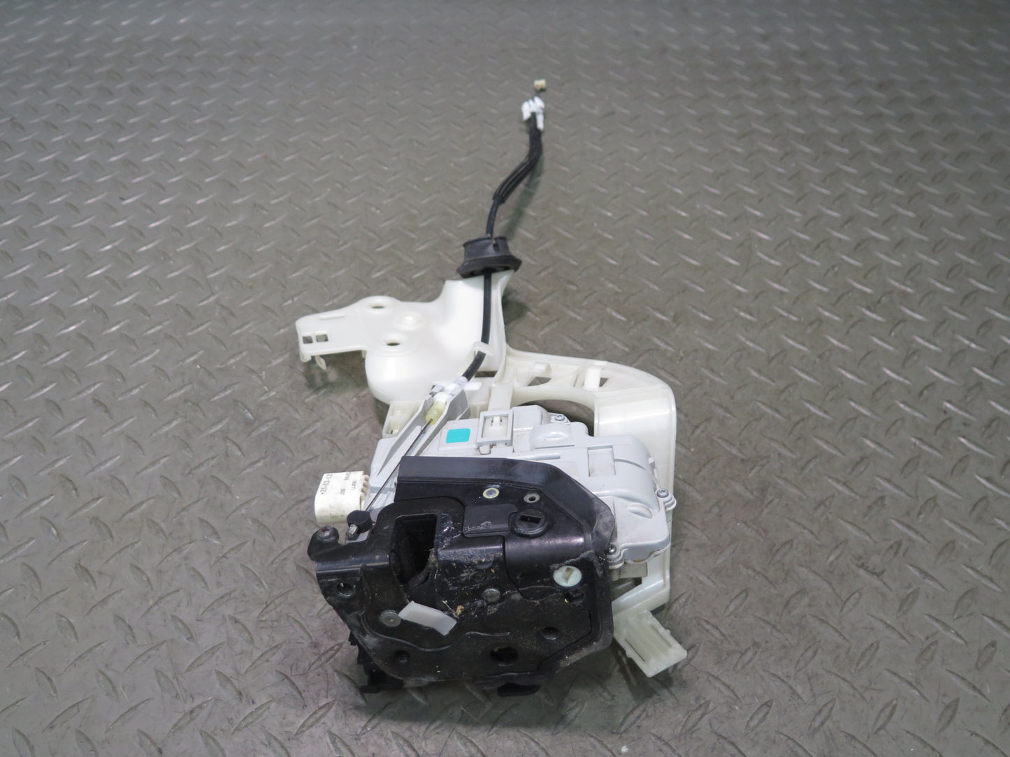 2011-2018 Porsche Cayenne 958 Rear Right Door Lock Latch Actuator 8K0839016A